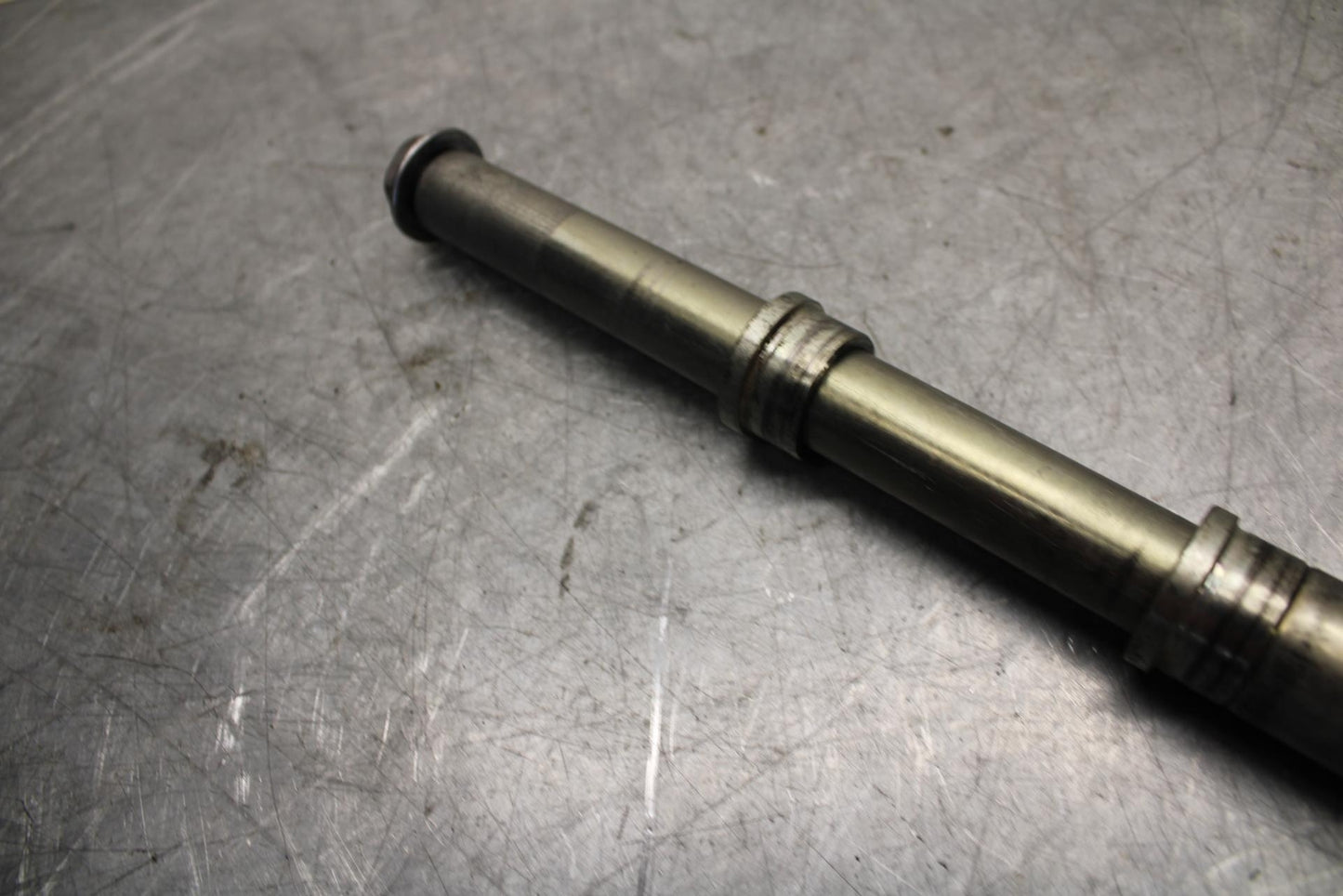 2013 Yamaha YZF R1 FRONT WHEEL RIM AXLE PIVOT BOLT 2C0-25181-00-00 BB507