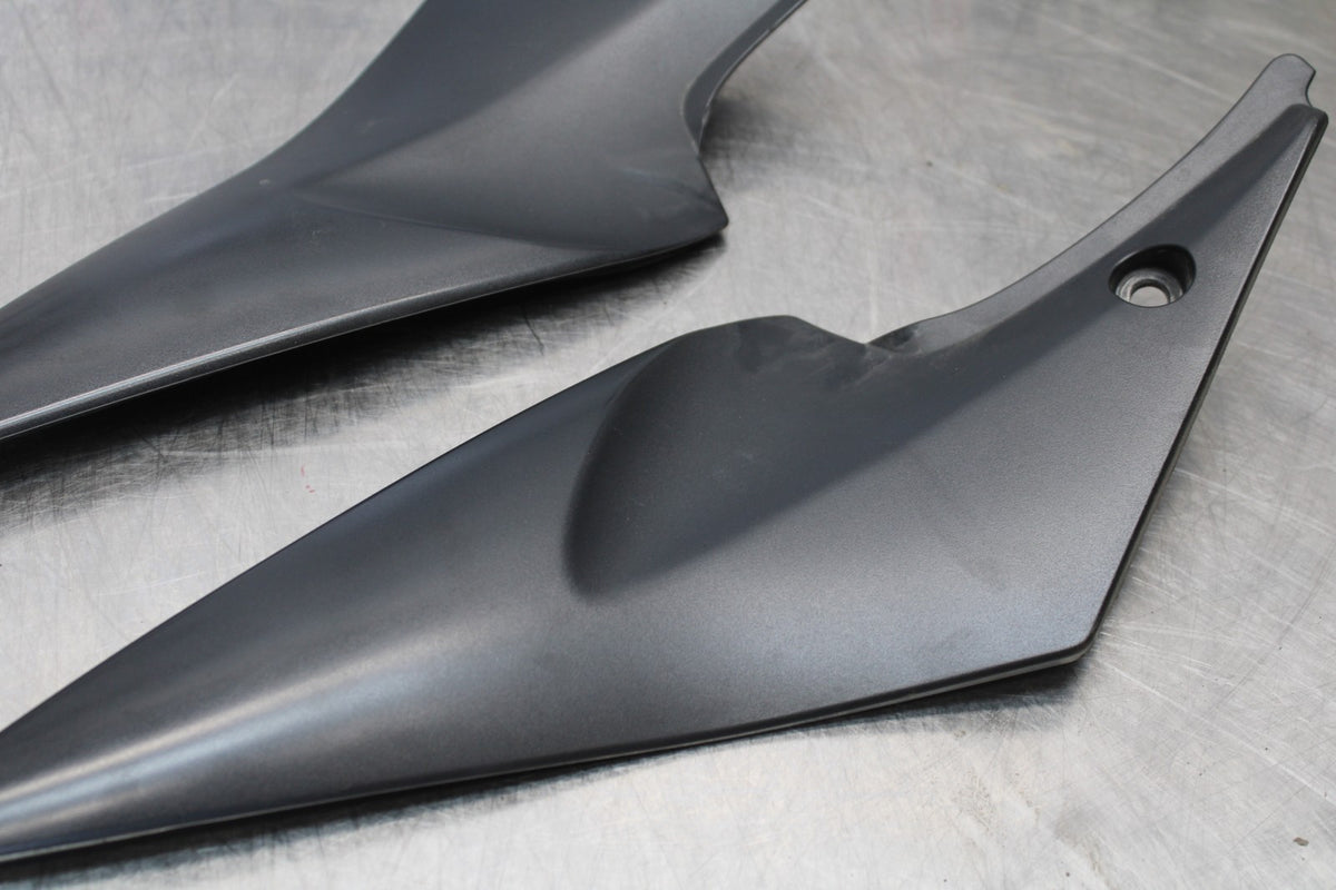 06-07 SUZUKI GSXR 600 RIGHT LEFT FRONT SIDE SEAT PANELS TRIMS COWLS BB178