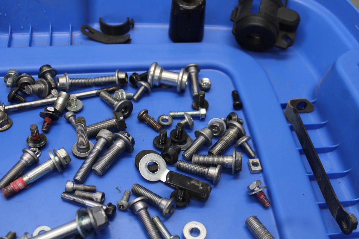23 KAWASAKI Z900RS MOUNTING BOLTS HARDWARE SCREWS BB935