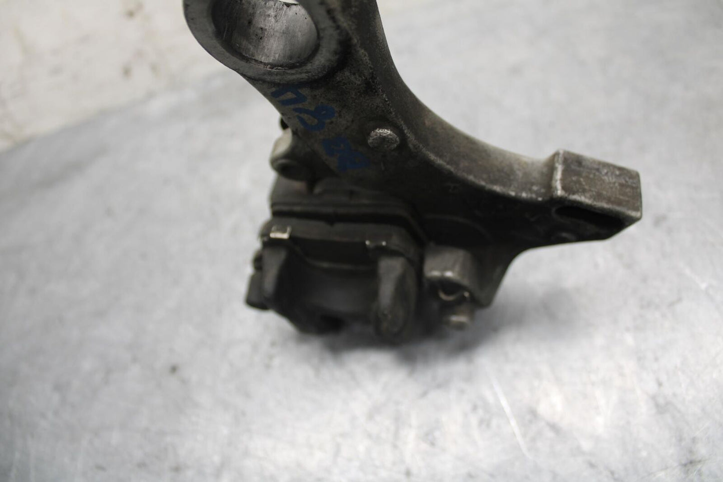 2007 Honda CBR600RR REAR BACK BRAKE CALIPER W MOUNT BRACKET 43150-MFJ-D01 BB42