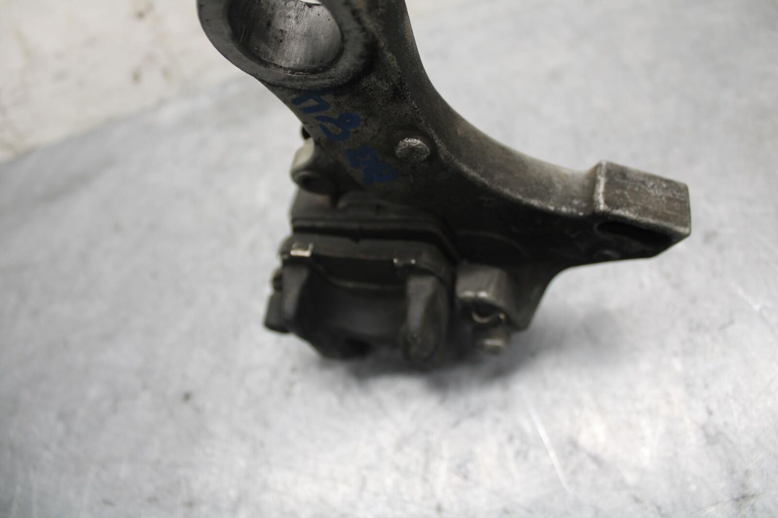 2007 Honda CBR600RR REAR BACK BRAKE CALIPER W MOUNT BRACKET 43150-MFJ-D01 BB42