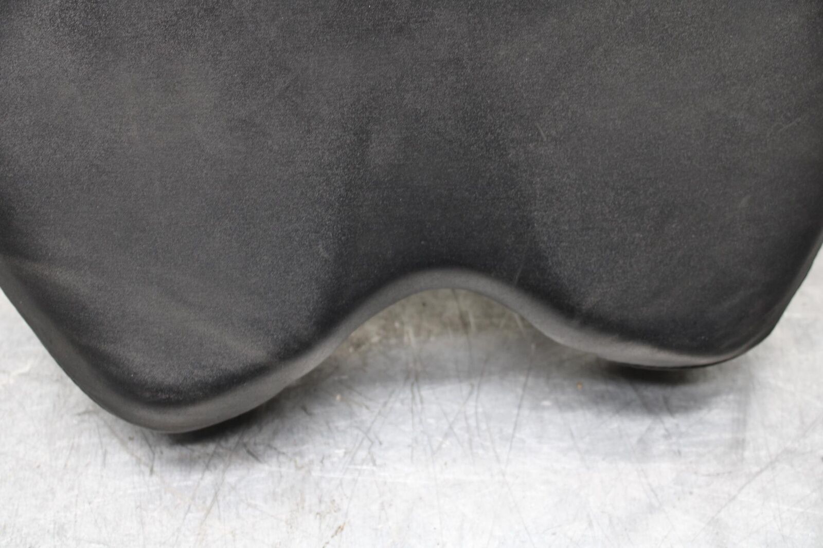 2007 Yamaha YZF R1 FRONT DRIVERS SEAT PAD SADDLE PILLION 4C8-24710-00-00 BB483