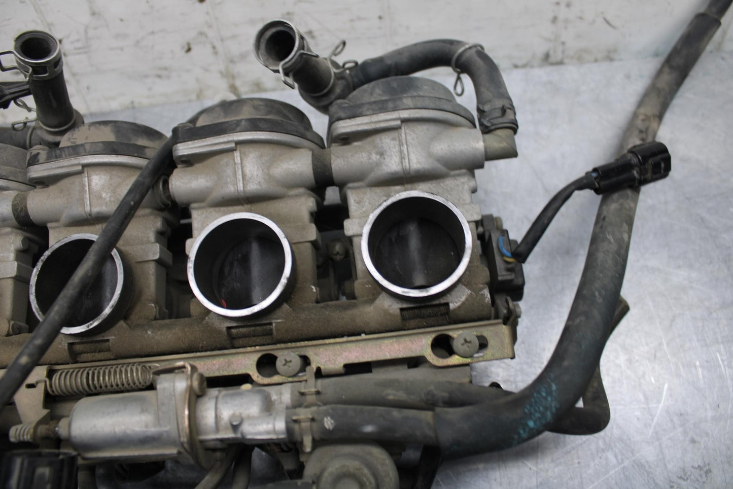 03-04 YAMAHA YZF R6  MAIN FUEL INJECTORS / THROTTLE BODIES BB481