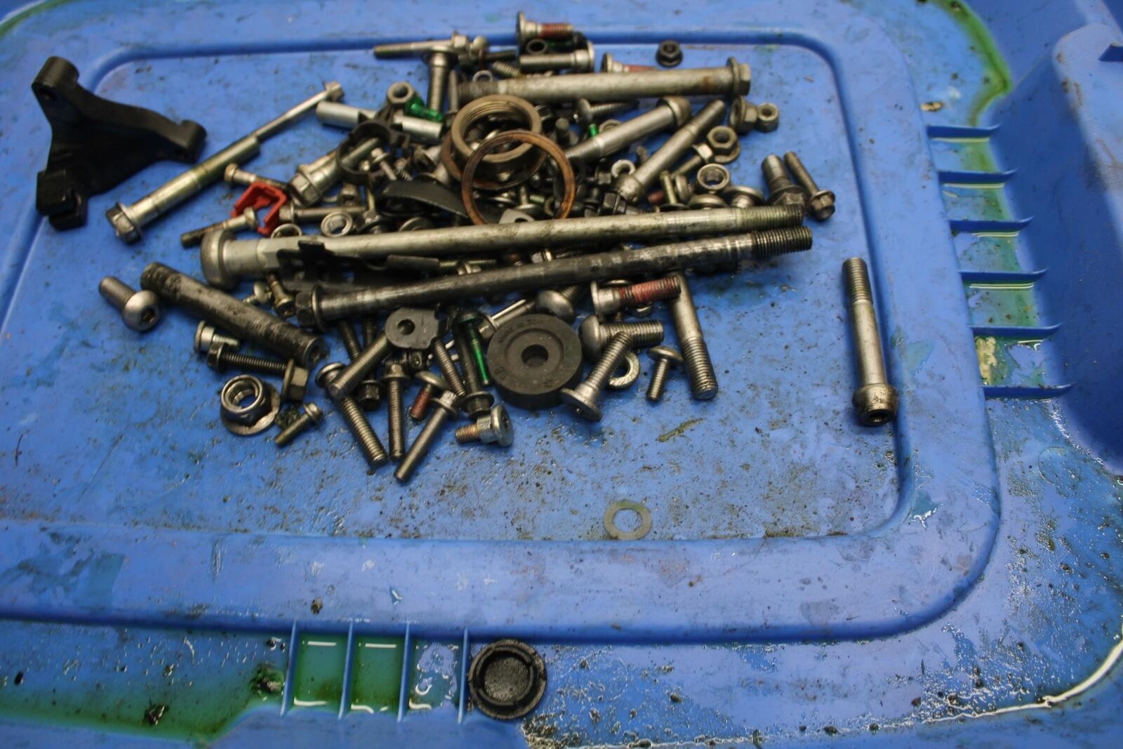 2009 Kawasaki Ninja ZX6R ZX600R LEFTOVER MOUNTING BOLTS HARDWARE  SCREWS BB538