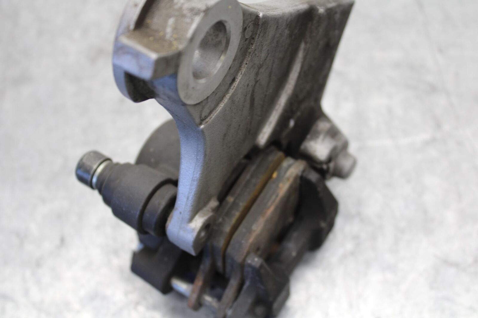 2015 Yamaha FZ09 REAR BACK BRAKE CALIPER W MOUNT BRACKET BB54