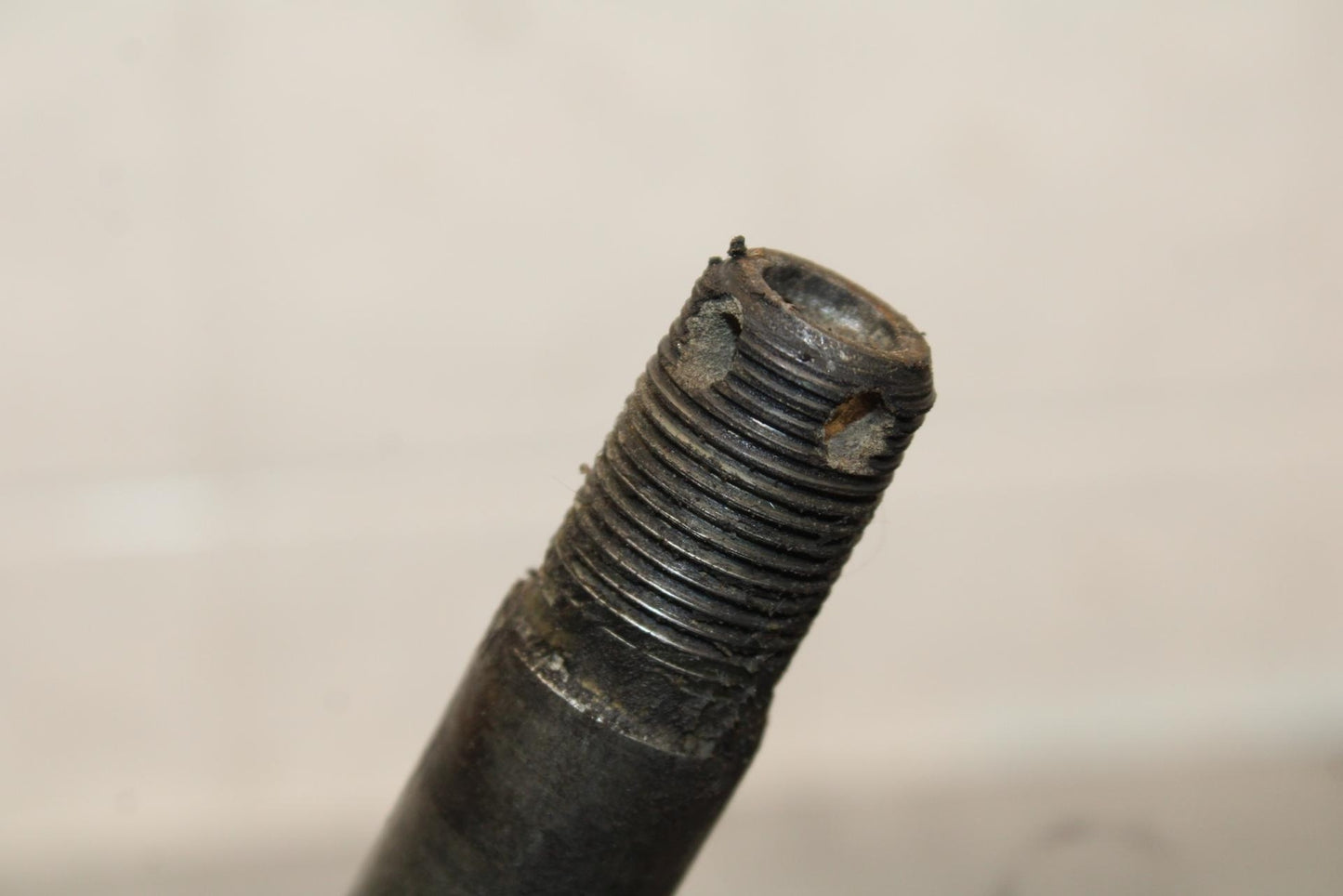 2006 Kawasaki Vulcan 900 VN900B Classic REAR AXLE BACK WHEEL PIVOT BOLT  BB585