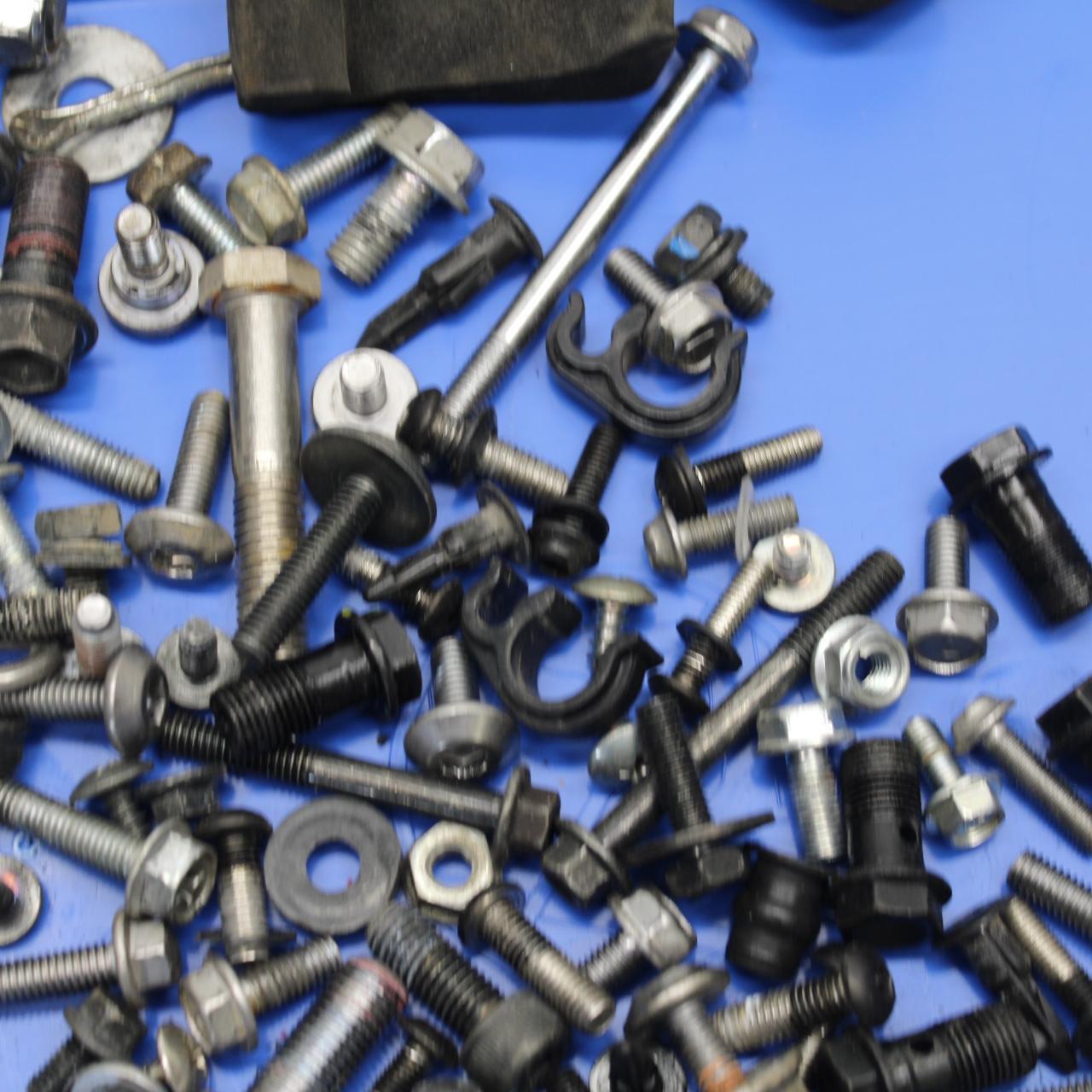 21 KAWASAKI NINJA ZX6R MISCELLANEOUS MOUNTING BOLTS HARDWARE MOTOR SCREWS BB647