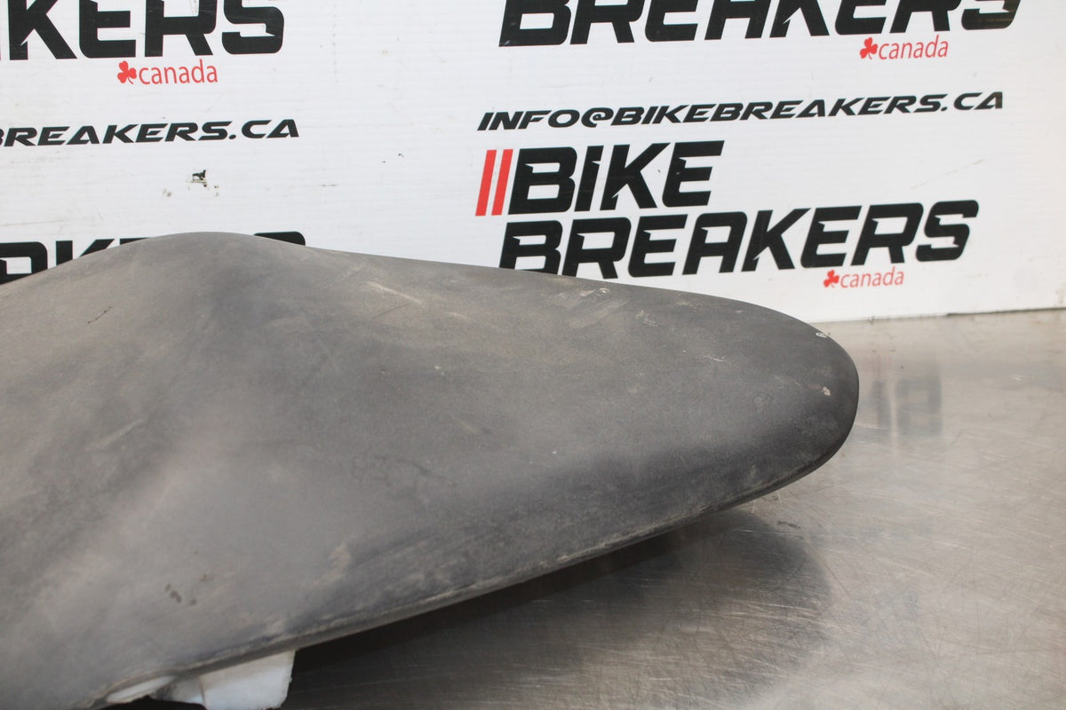 06 KAWASAKI Z750 FRONT REAR SEAT SADDLE BB837