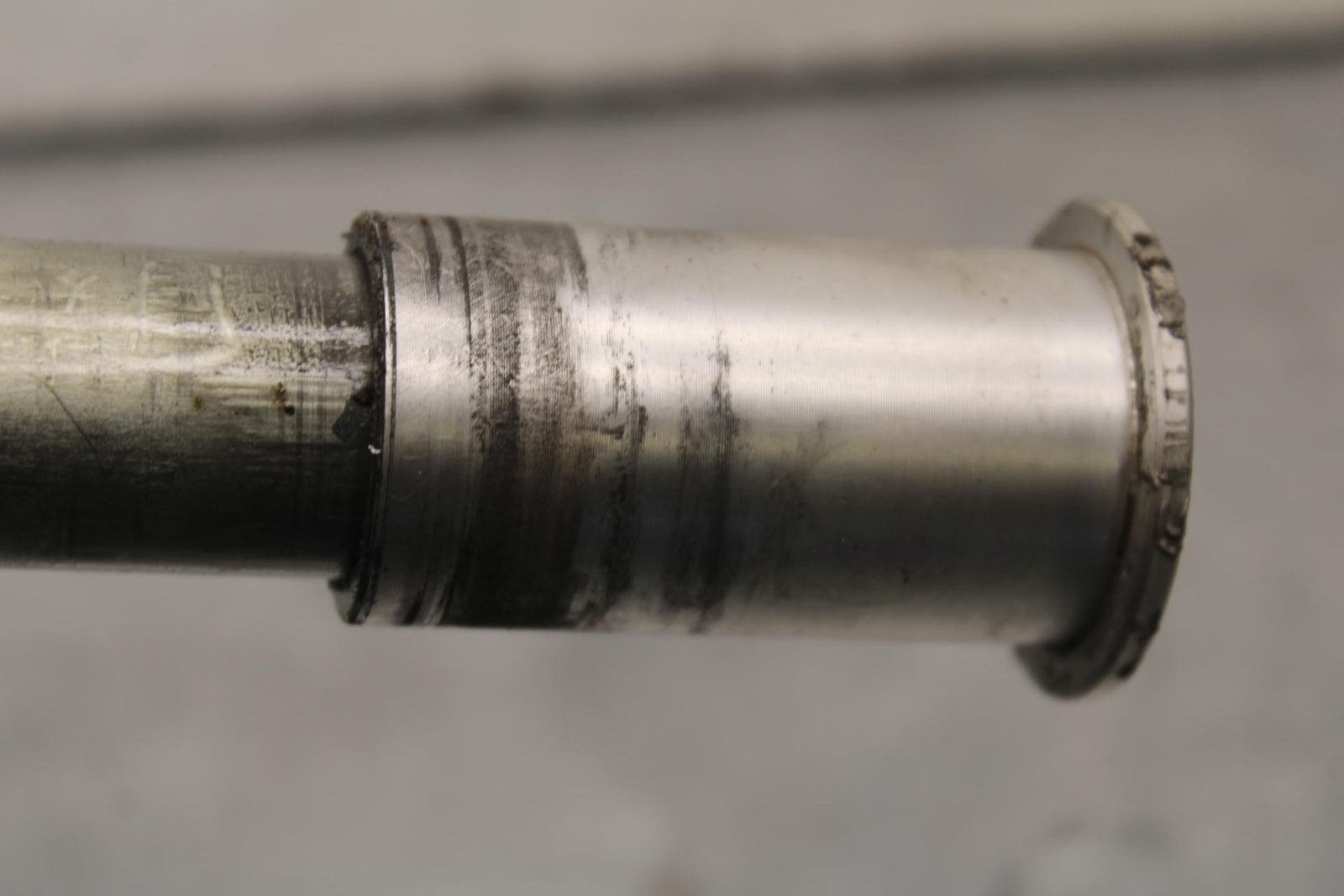 01-03 SUZUKI GSXR600 FRONT WHEEL RIM AXLE PIVOT BOLT  BB633