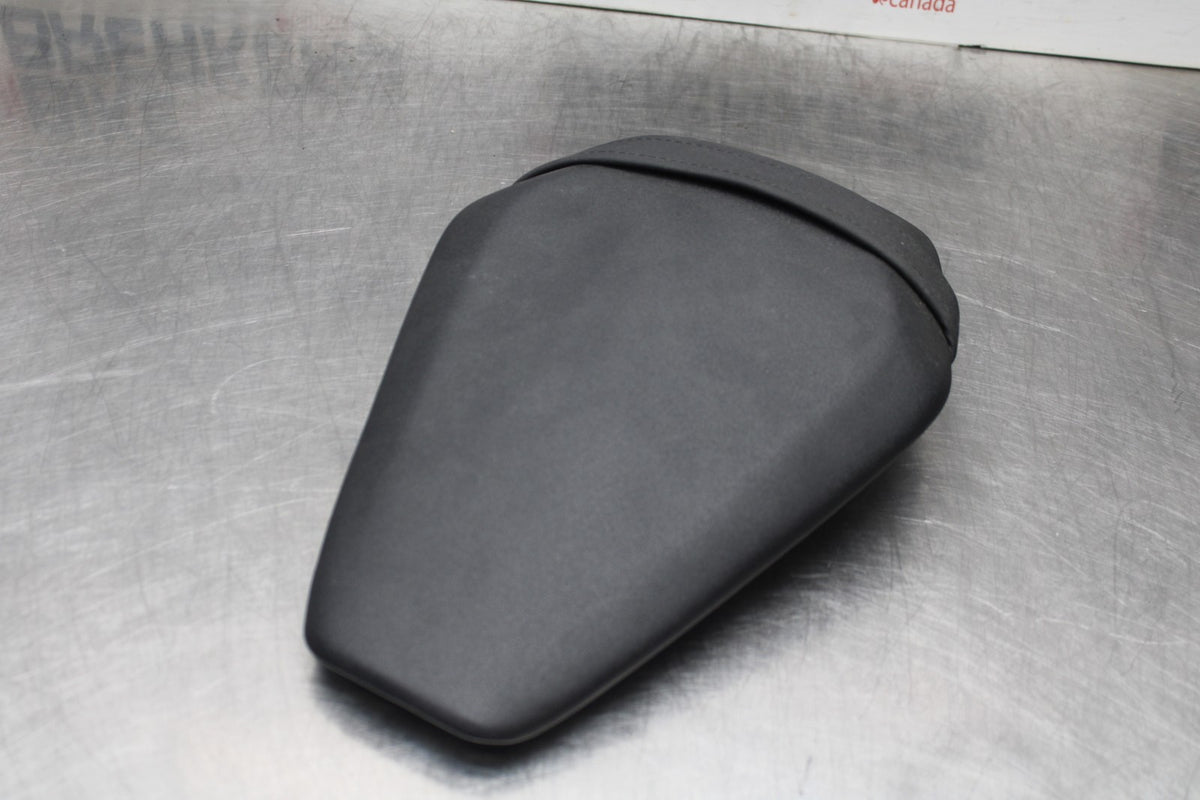 21-22 KAWASAKI NINJA ZX10R REAR BACK PASSENGER TANDEM SEAT SADDLE PILLION BB840