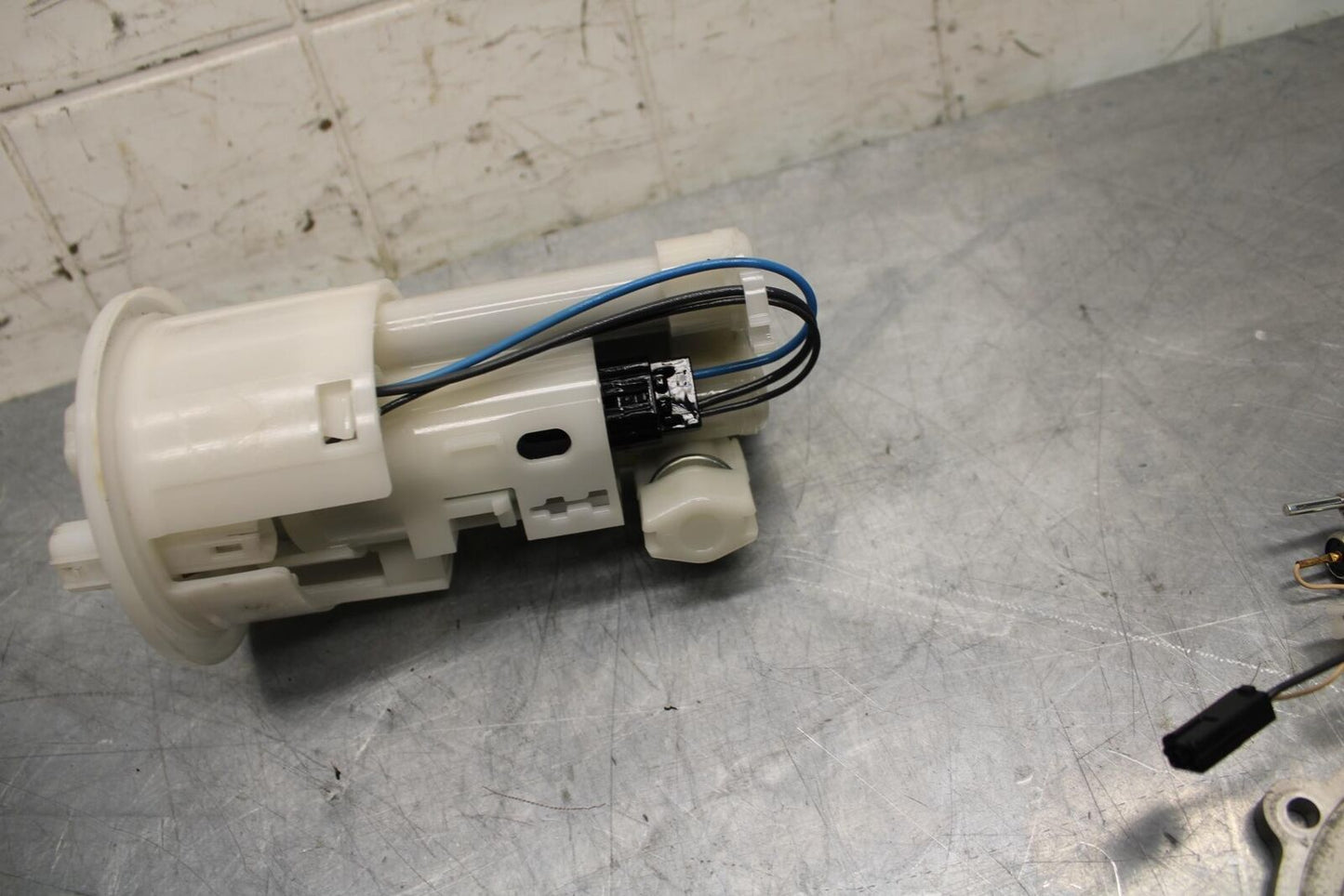 09-14 YAMAHA YZF R1 FUEL PUMP GAS PETROL SENDER UNIT 14B-13907-20-00 BB471