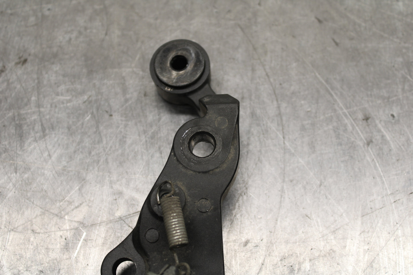 08-16 YAMAHA YZF R6 RIGHT REARSET REAR SET DRIVER FOOT PEG BRACKET MOUNT BB131