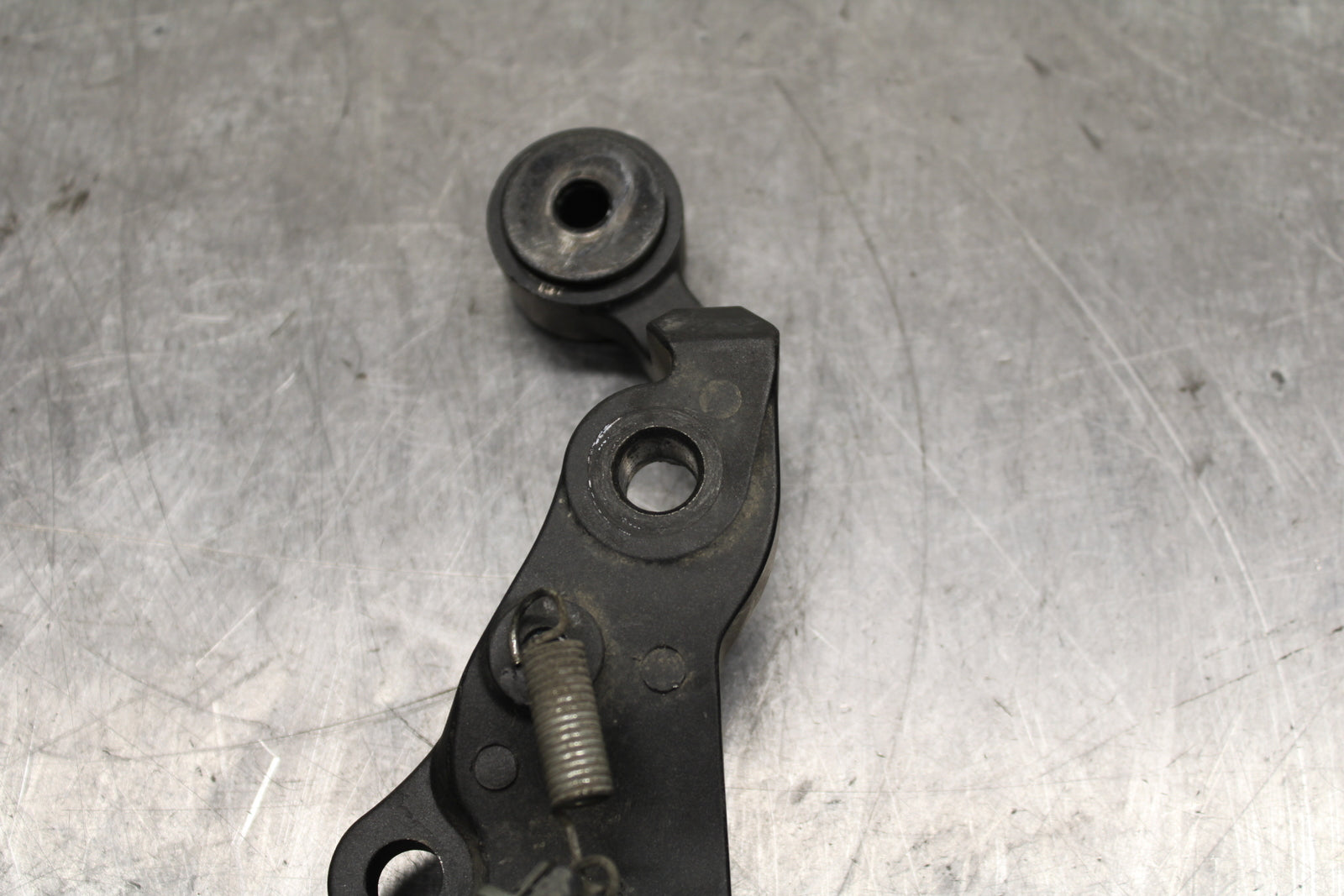 08-16 YAMAHA YZF R6 RIGHT REARSET REAR SET DRIVER FOOT PEG BRACKET MOUNT BB131