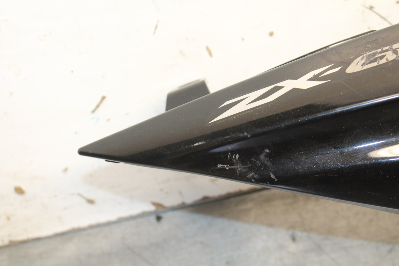 09-12 KAWASAKI NINJA ZX6R RIGHT REAR BACK TAIL FAIRING COWL SHROUD BB698