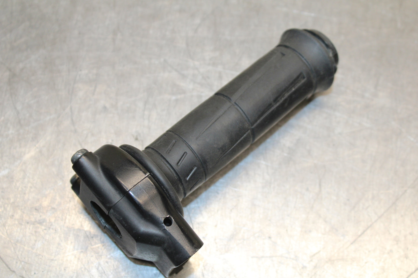 12-13 KAWASAKI Z1000 THROTTLE CABLE LINE HOUSING GUIDE BB743