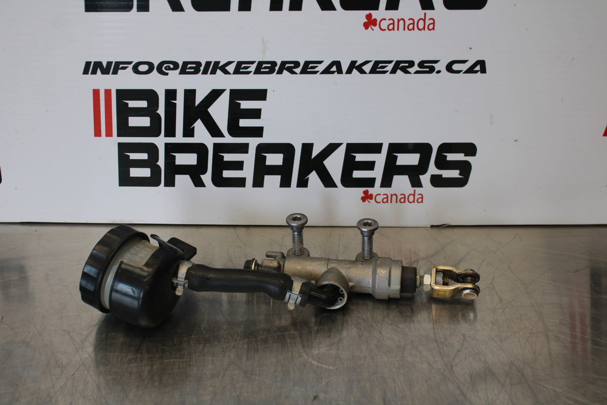 03-06 KAWASAKI Z1000 REAR BACK BRAKE MASTER CYLINDER W RESERVOIR BB164