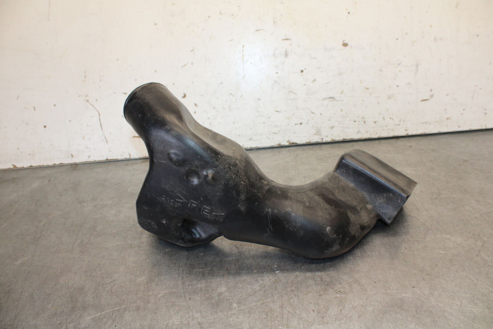 08-09 YAMAHA YZF R6S RIGHT RAM AIR INTAKE DUCT TUBE  BB690