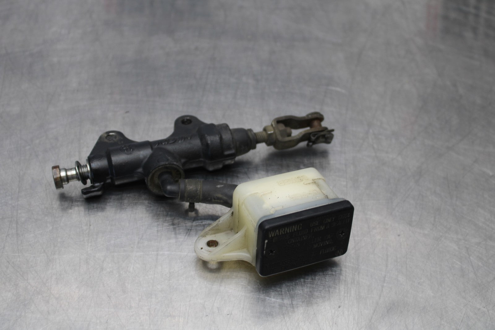 05 TRIUMPH ROCKET III REAR BACK BRAKE MASTER CYLINDER W RESERVOIR BB186