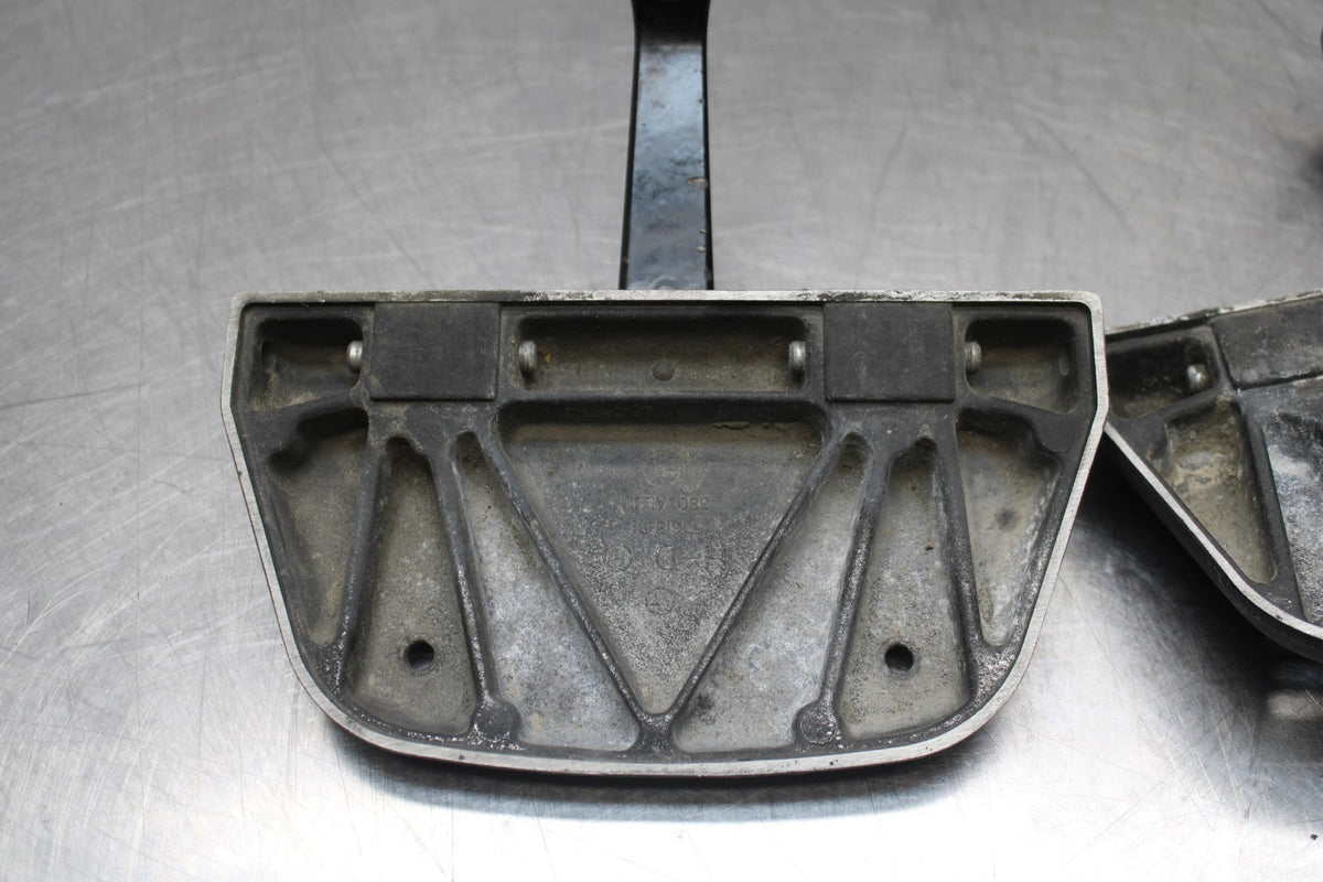 99-00 HARLEY-DAVIDSON ELECTRA GLIDE FLHT REAR PASSENGER FOOT STEP SET BB805
