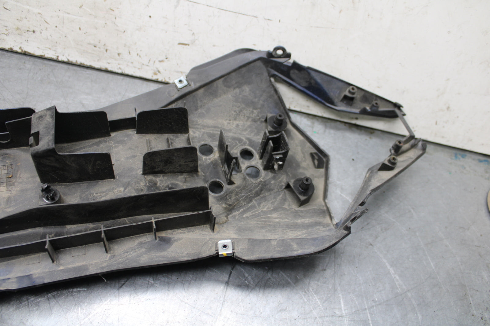 19-22 KAWASAKI Z400 REAR UNDERTAIL & BATTERY TRAY FAIRING COWL FENDER BB708