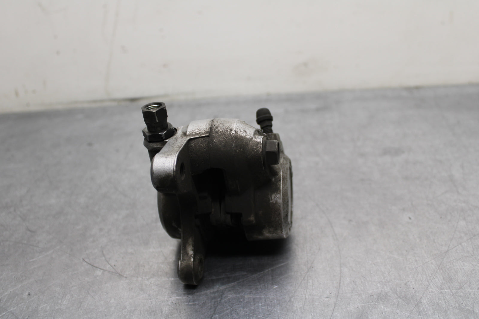 00 SUZUKI INTRUDER 1500 VL1500 RIGHT FRONT BRAKE CALIPER BB761