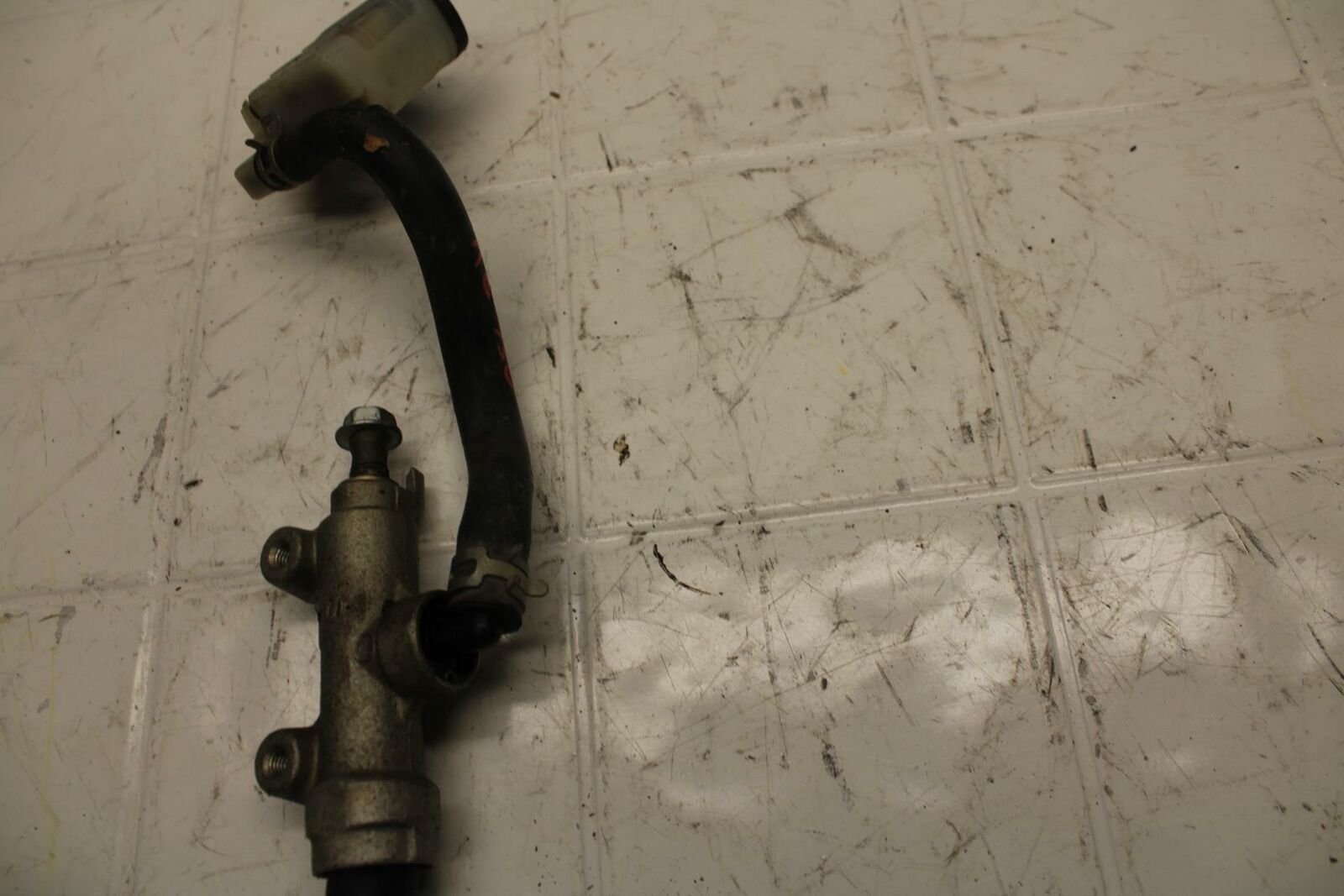 06-07 SUZUKI GSXR750 REAR BACK BRAKE MASTER CYLINDER W RESERVOIR BB300 B