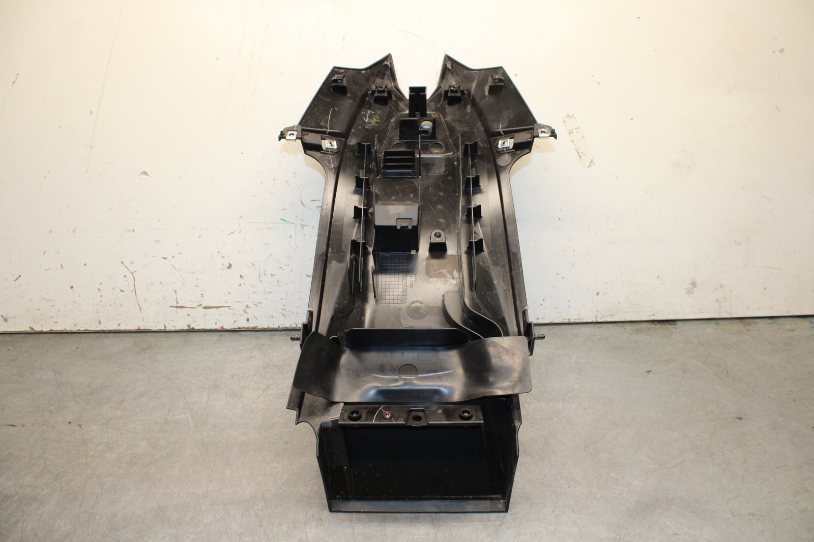 24 KAWASAKI NINJA 500 ABS REAR BACK TAIL UNDERTAIL FAIRING COWL FENDER BB730