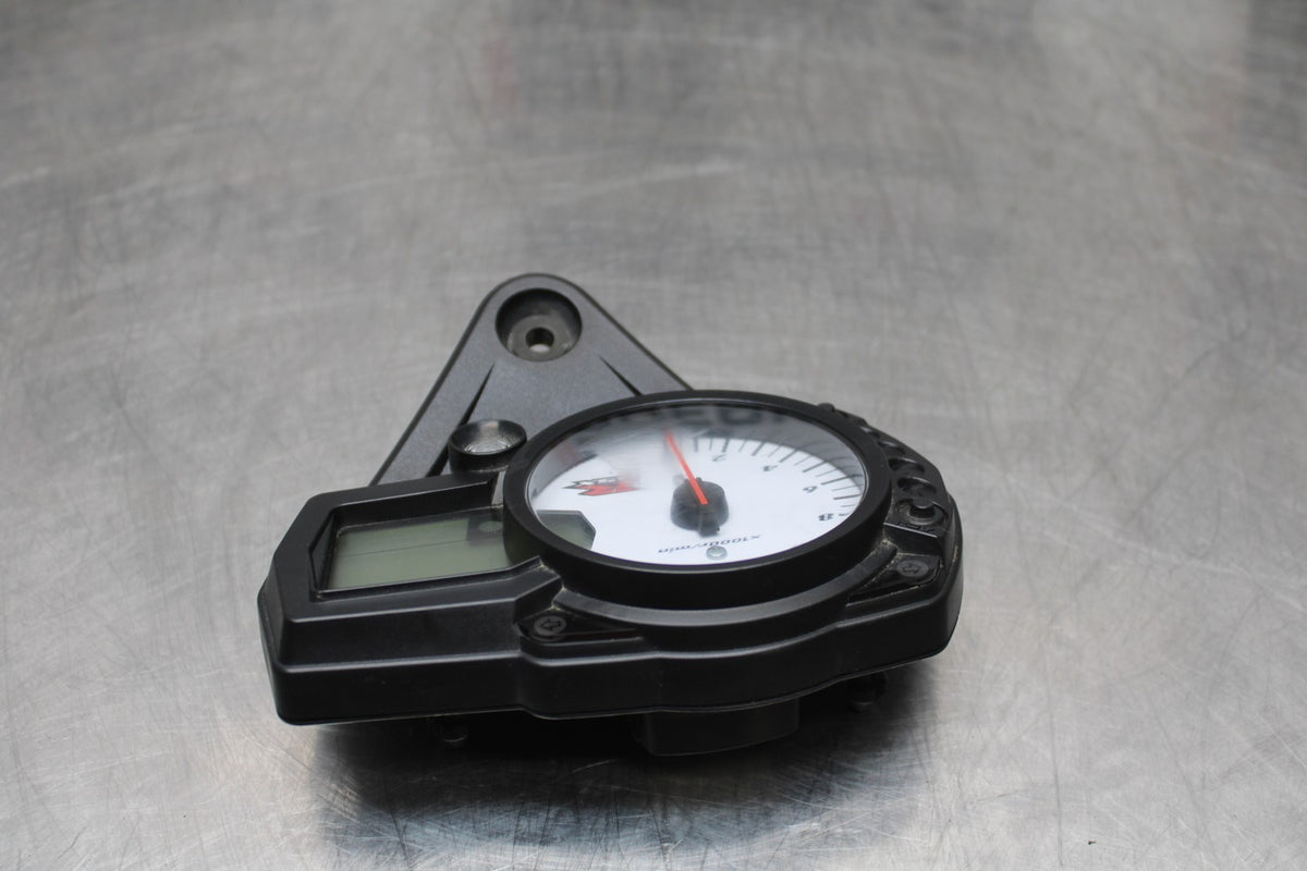06-07 SUZUKI GSXR 600 SPEEDO GAUGES DISPLAY CLUSTER SPEEDOMETER TACHOMETER BB178