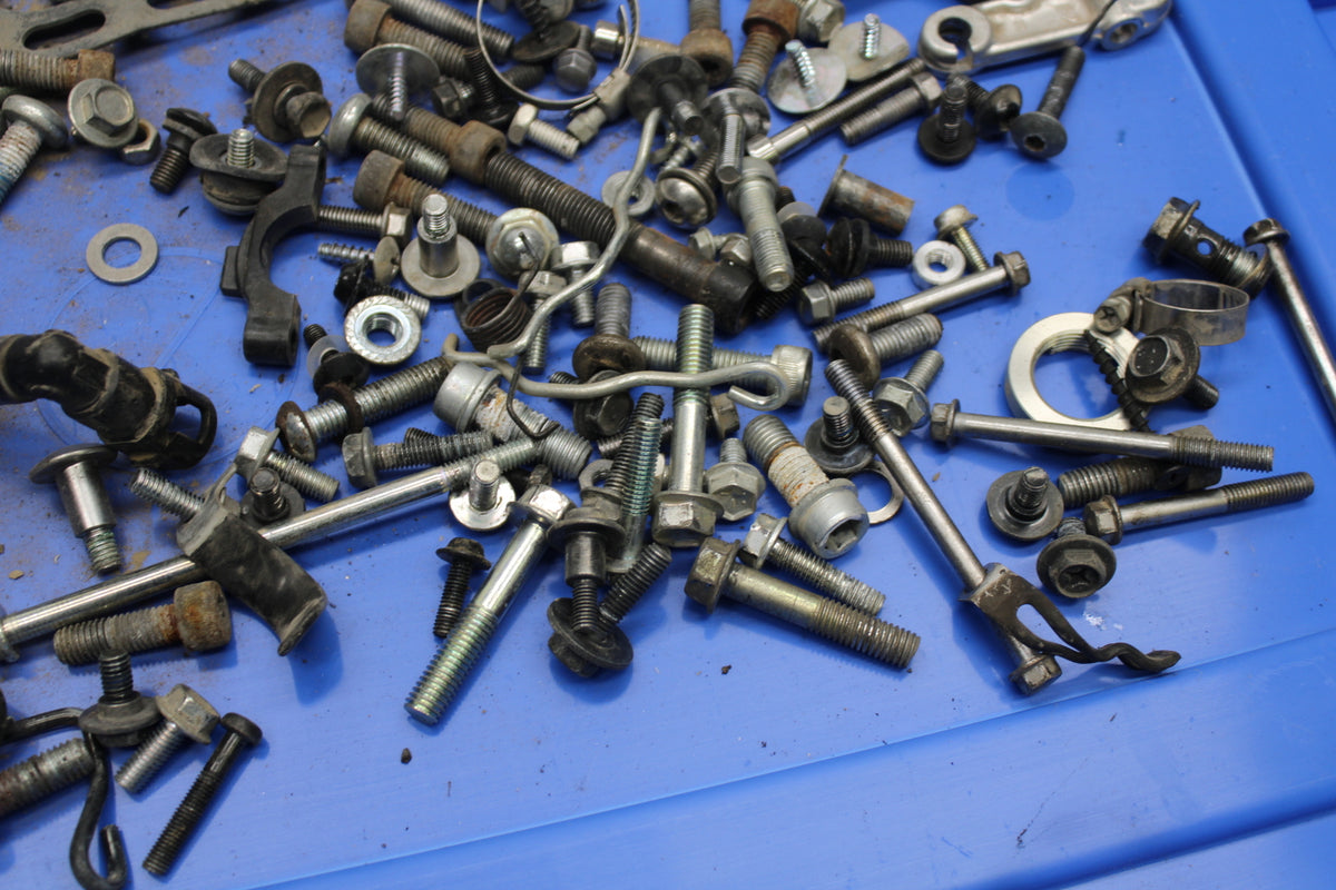 08-10 SUZUKI GSXR 600 MOUNTING BOLTS HARDWARE MOTOR SCREWS  BB721