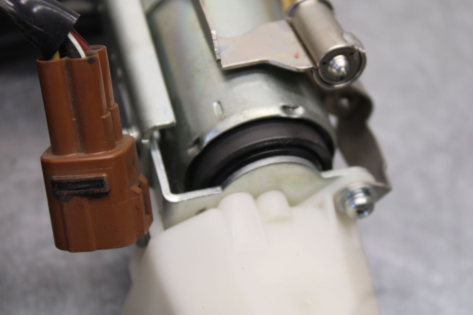 05-06 SUZUKI BOULEVARD M50 FUEL PUMP 15100-10F10 15100-39G00 15100-41F10 BB671