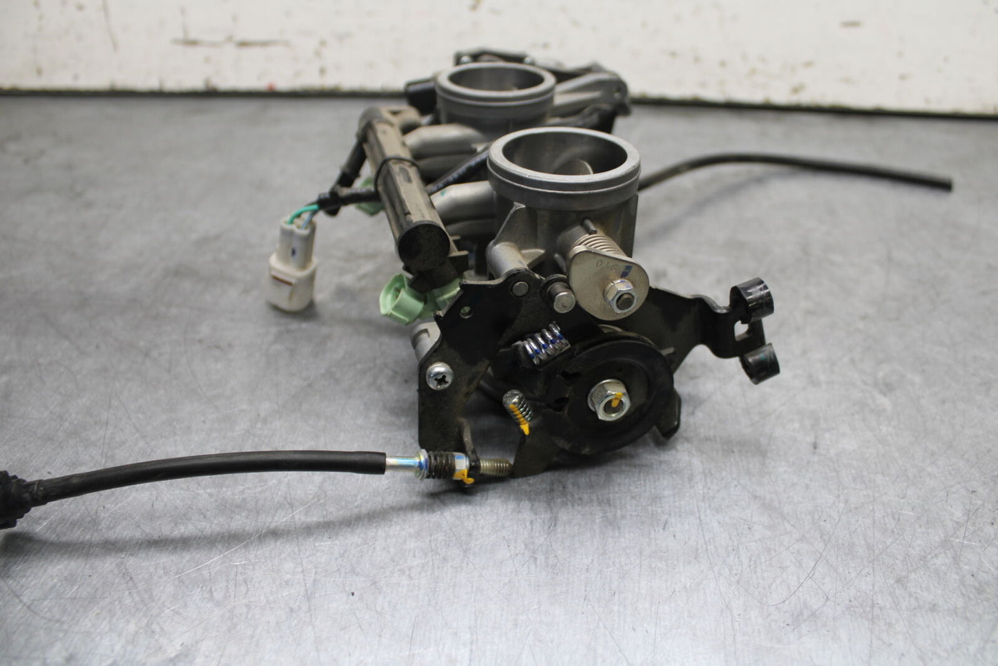 18-24 KAWASAKI NINJA 650 MAIN FUEL INJECTORS / THROTTLE BODIES BB725