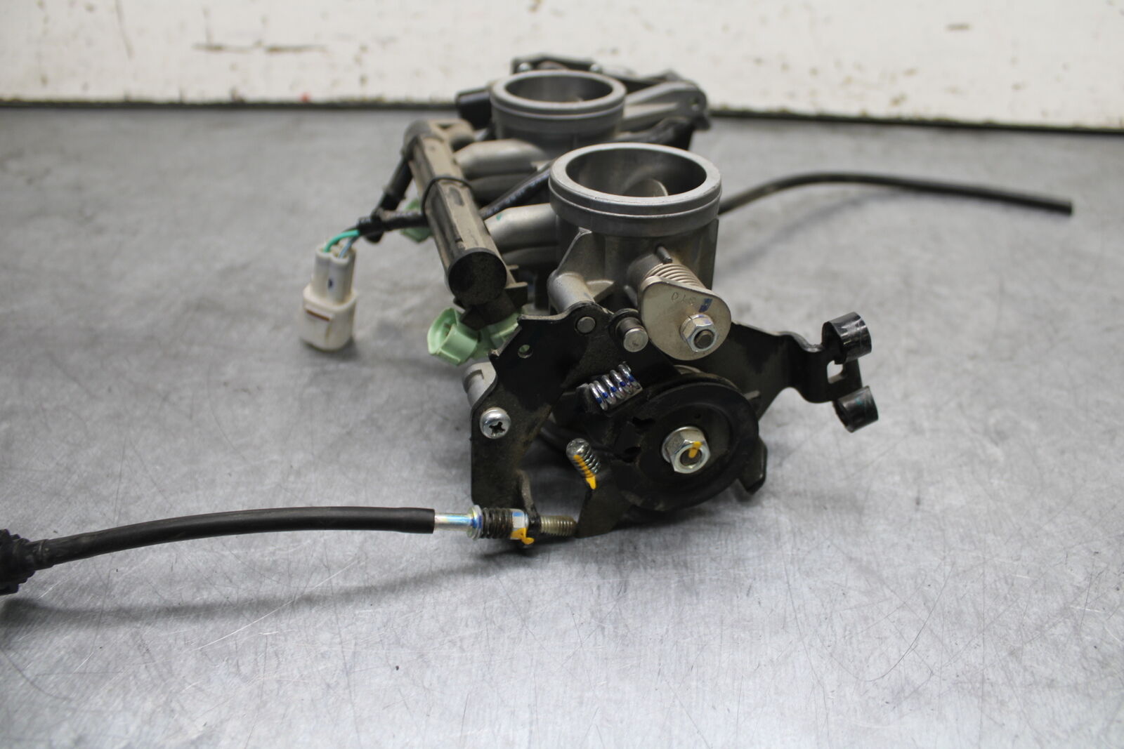 18-24 KAWASAKI NINJA 650 MAIN FUEL INJECTORS / THROTTLE BODIES BB725