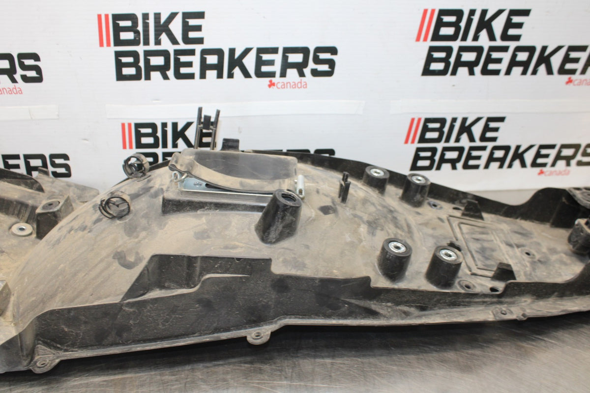 09 KAWASAKI CONCOURS 14 ZG1400B REAR TAIL UNDERTAIL FAIRING COWL FENDER  BB875