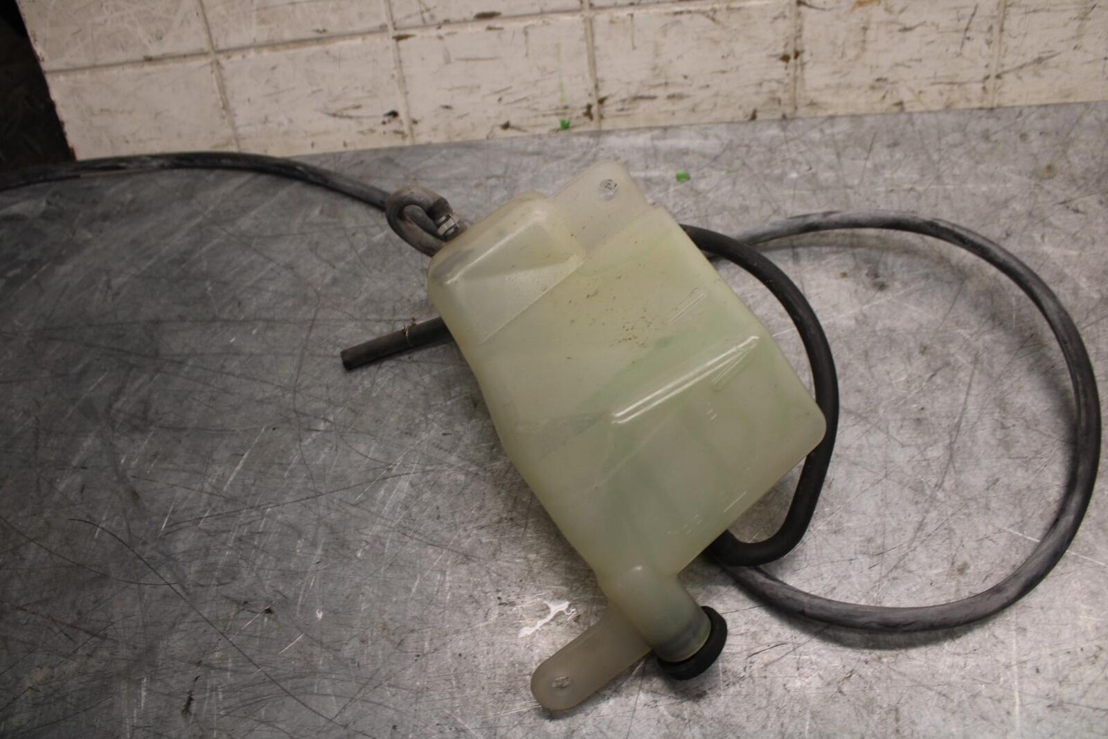 2007 Suzuki Boulevard M50 COOLANT WATER TANK RESERVOIR BOTTLE 17910-48G00 BB537