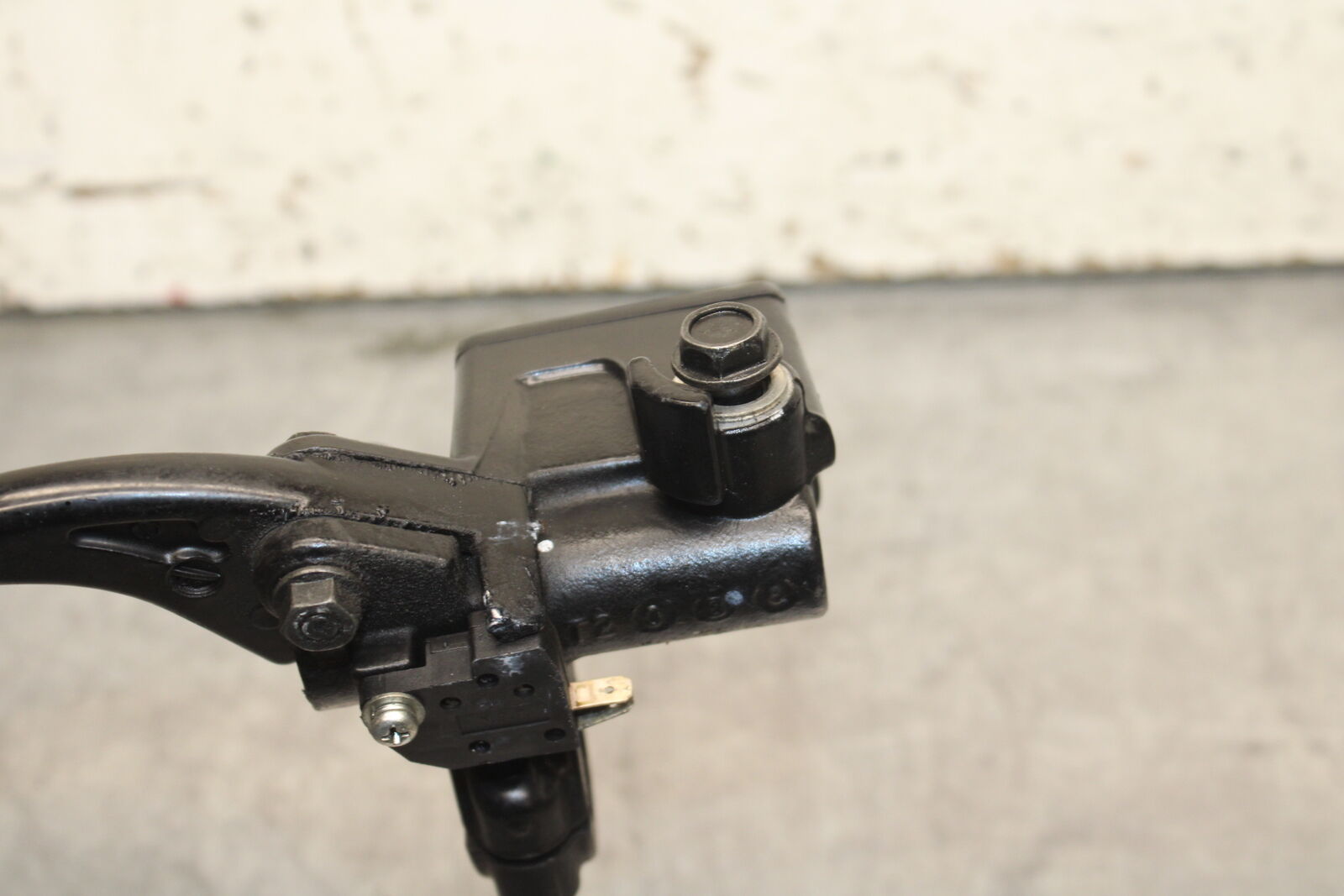 08-12 KAWASAKI NINJA 250R EX250J FRONT BRAKE MASTER CYLINDER w/ LEVER BB111