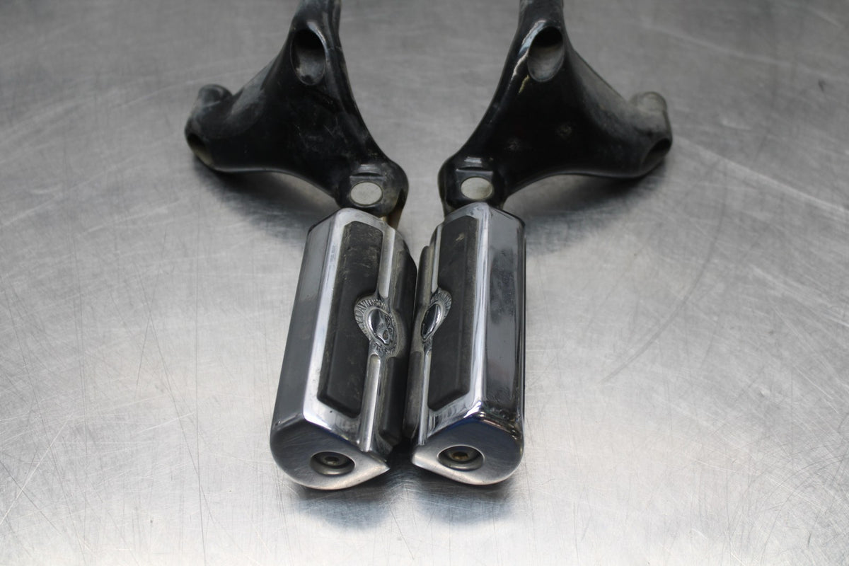 08 HARLEY-DAVIDSON SPORTSTER 1200 REAR PASSENGER FOOT STEP PEG SET BB794