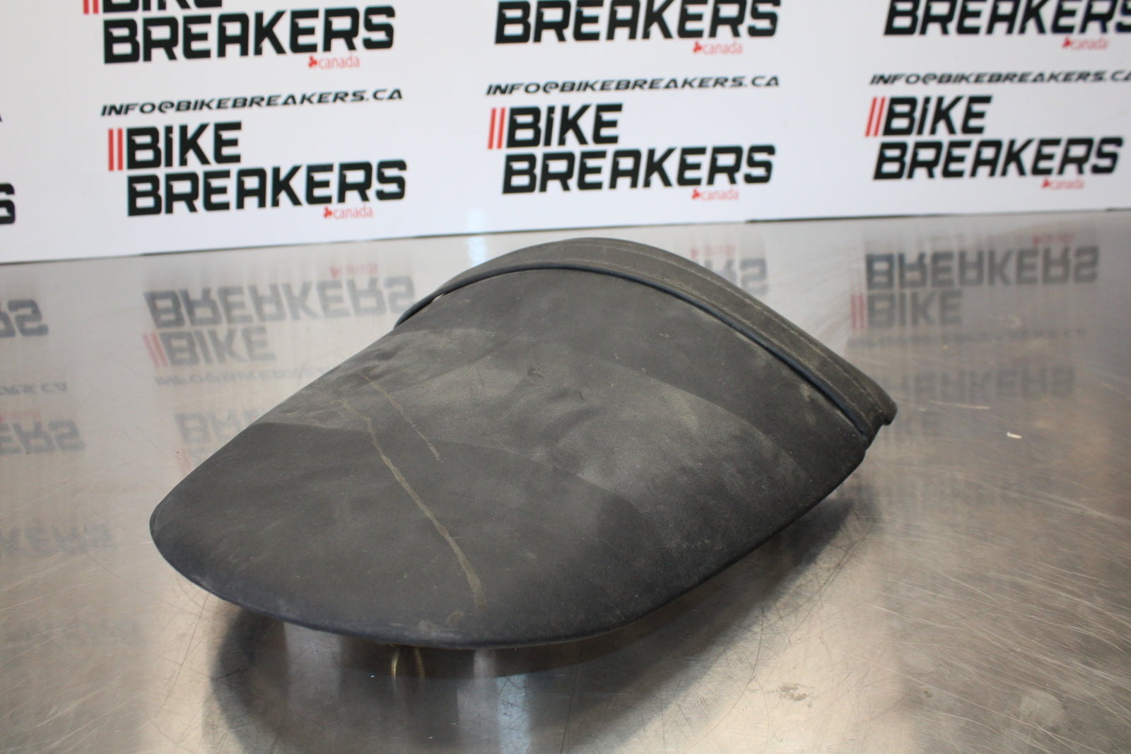 03-04 KAWASAKI NINJA ZX6R REAR BACK PASSENGER TANDEM SEAT PAD SADDLE  BB397