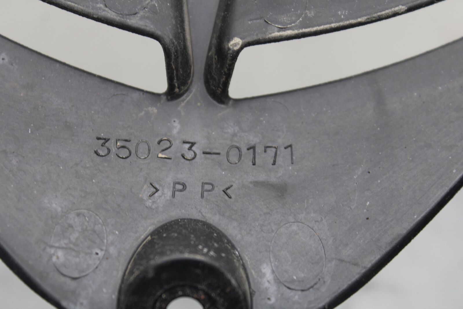 23 KAWASAKI NINJA ZX6R 636 REAR BACK WHEEL TIRE HUGGER FENDER BB609