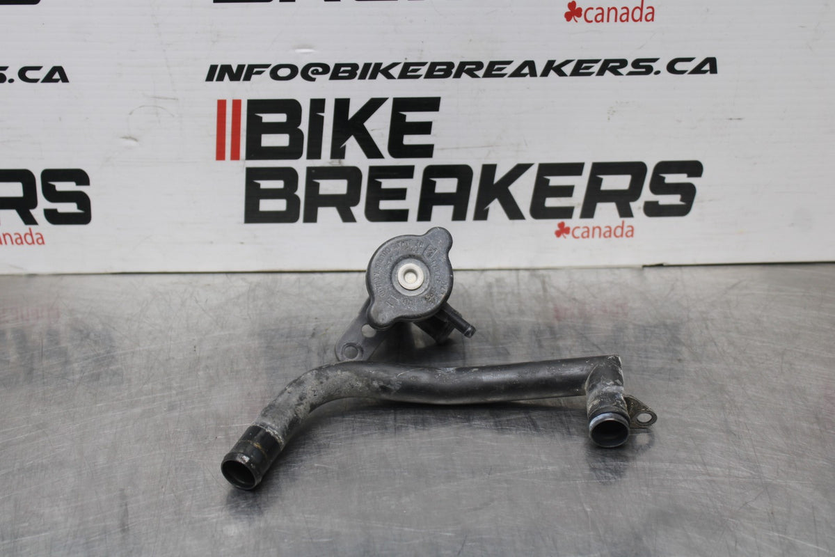09 KAWASAKI NINJA 250R RADIATOR HOSE ENGINE COOLANT PIPE/ FILL CAP BB824