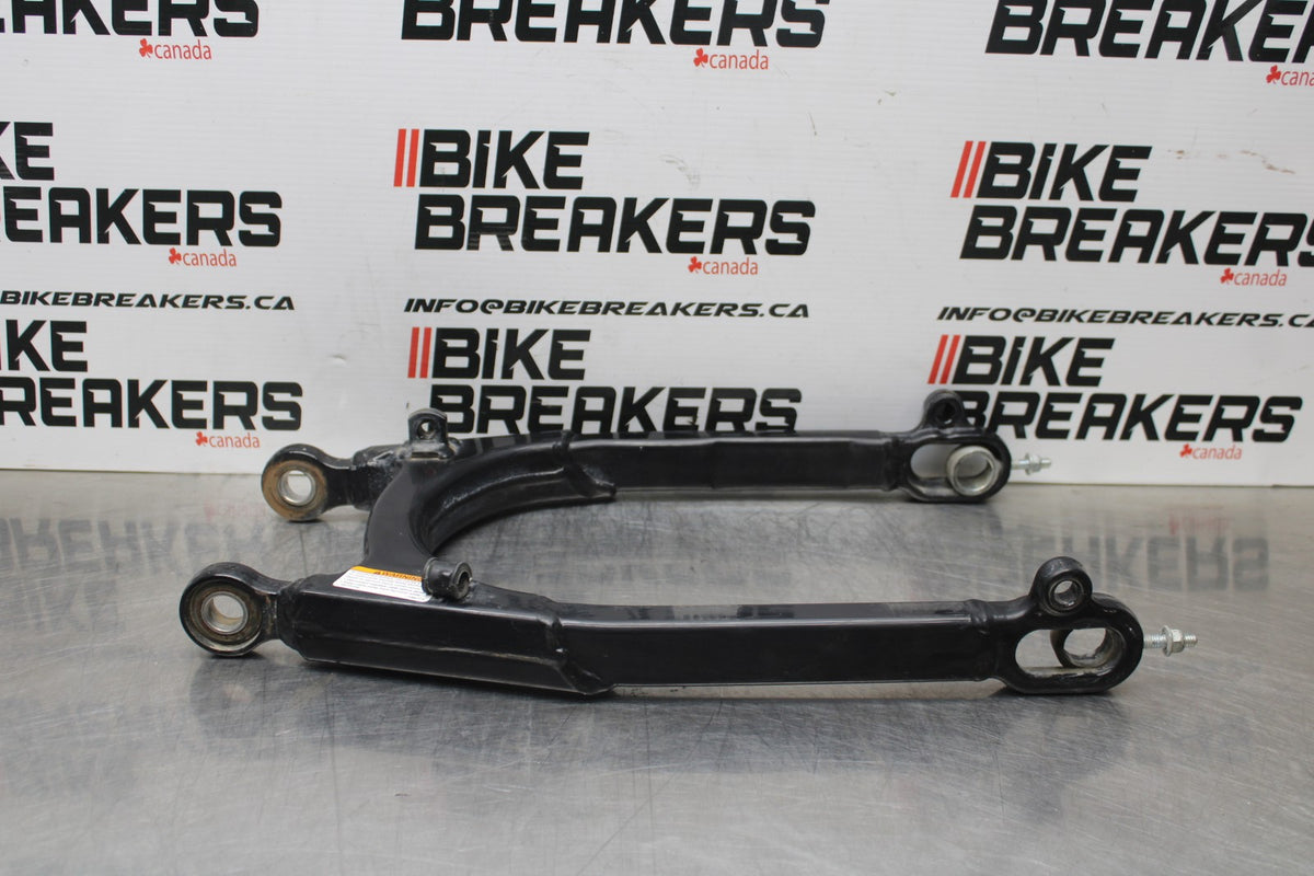 09 HARLEY-DAVIDSON SPORTSTER 1200 CUSTOM XL1200C SWINGARM SUSPENSION ARM BB776