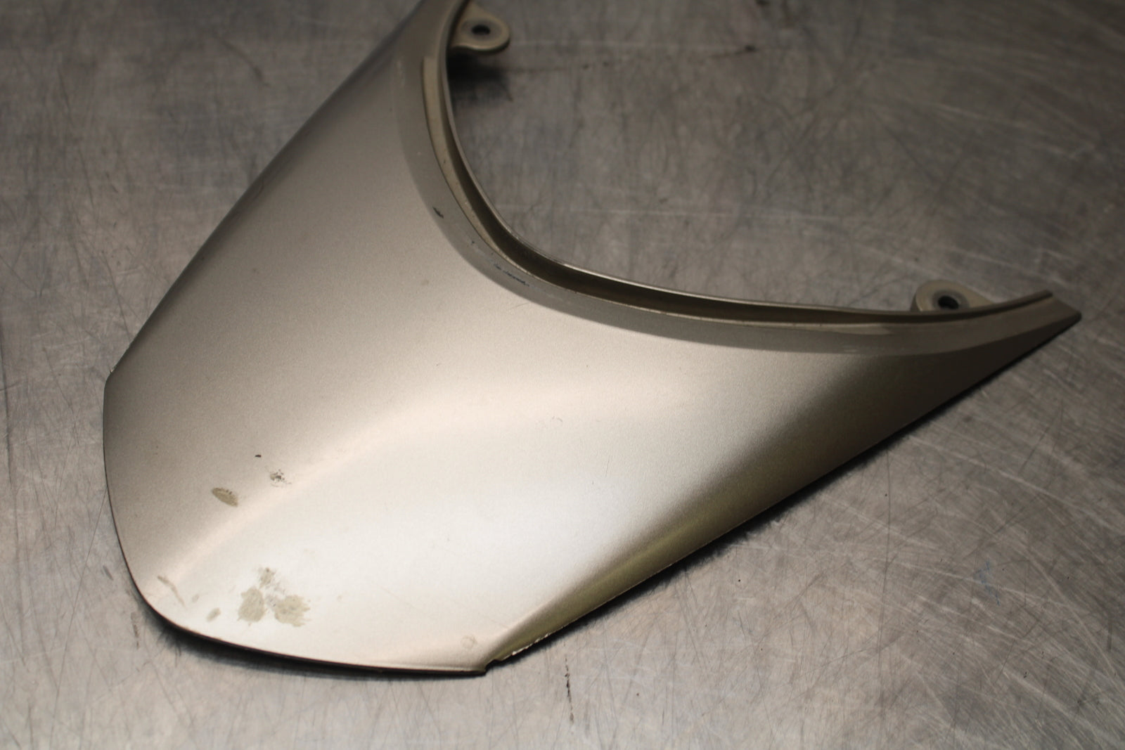 04-05 KAWASAKI NINJA ZX10R CENTER REAR BACK TAIL FAIRING COVER TRIM COWL BB163