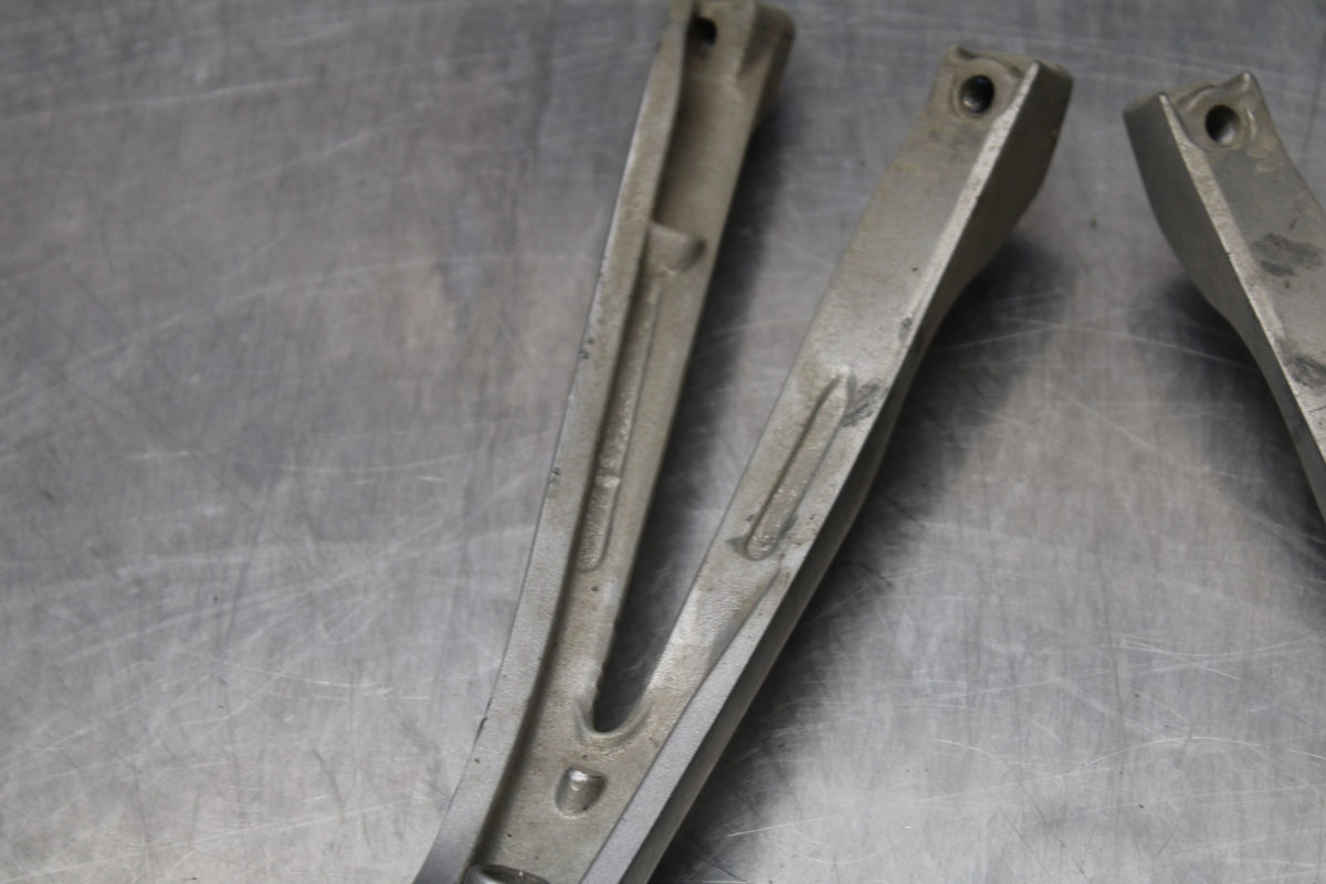 04-05 YAMAHA YZF R1 REAR BACK PASSENGER PEG SET PAIR BB173