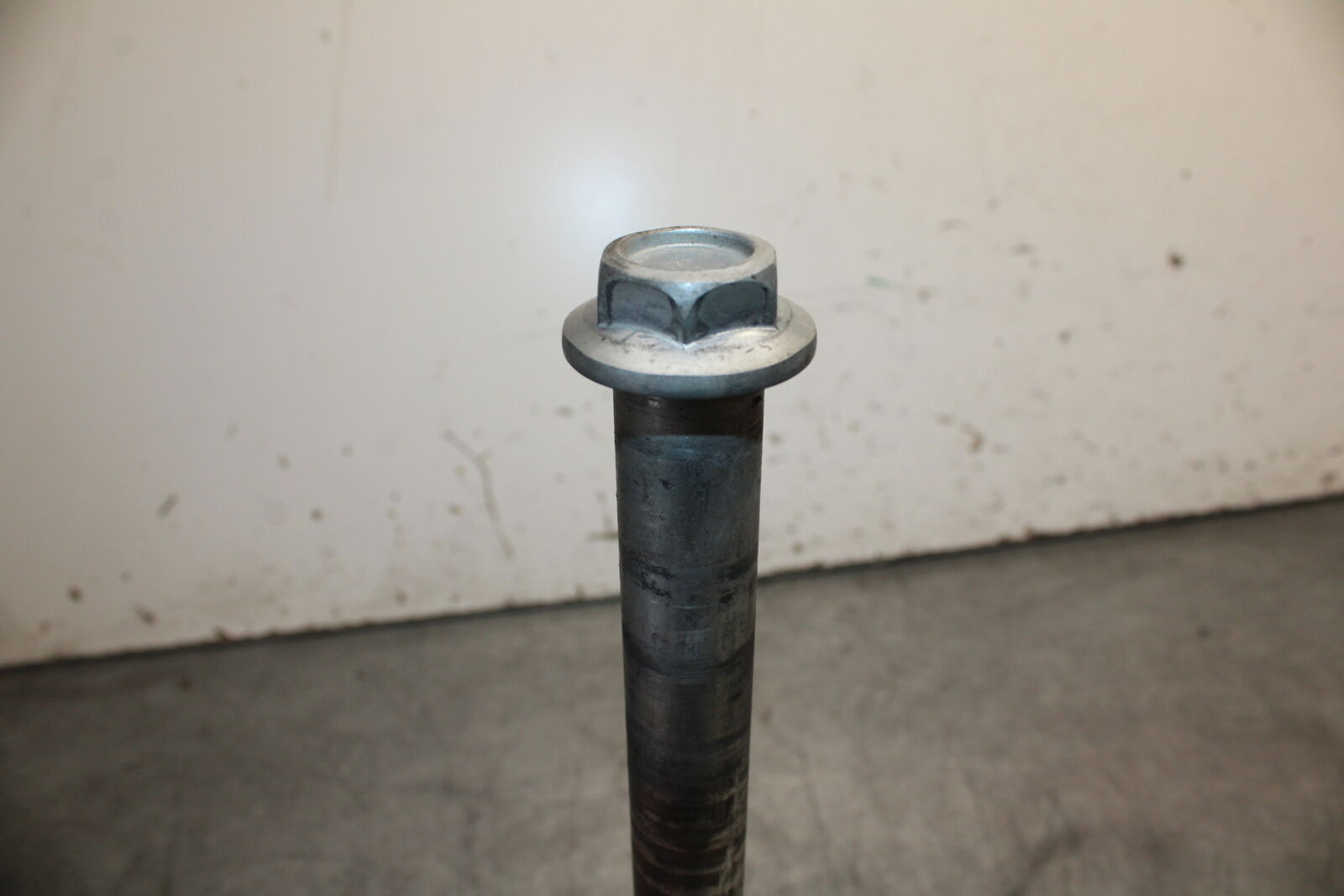 12-17 KAWASAKI ER-6N Z650 REAR AXLE BACK WHEEL RIM PIVOT BOLT AXEL BB709