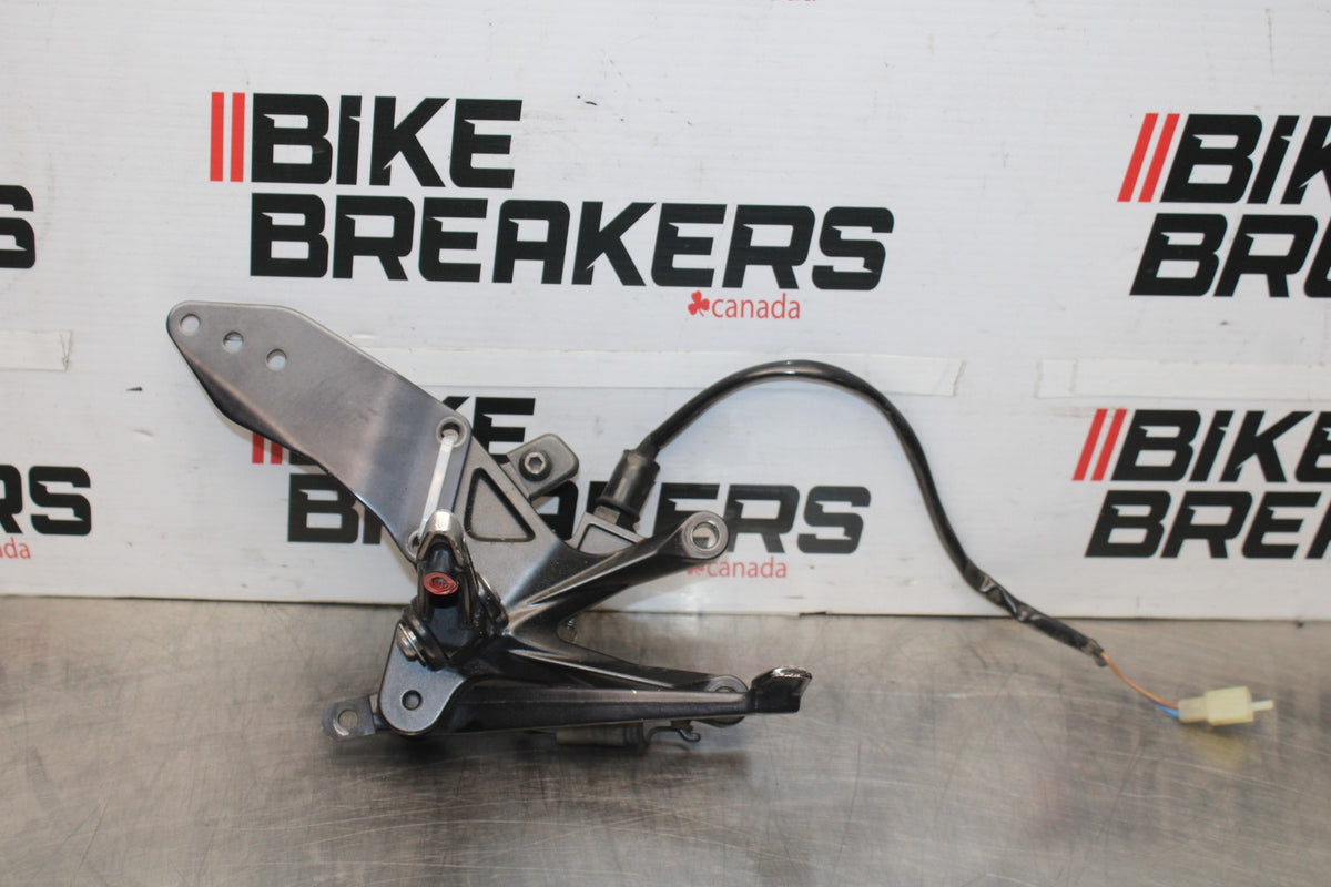 08 KAWASAKI NINJA ZX10R RIGHT REARSET REAR SET DRIVER FOOT PEG REST STOP BB902