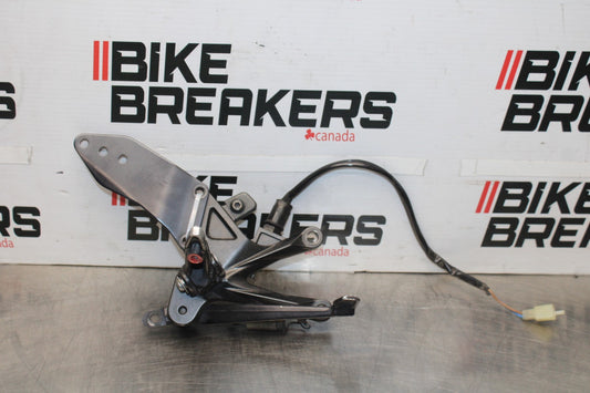 08 KAWASAKI NINJA ZX10R RIGHT REARSET REAR SET DRIVER FOOT PEG REST STOP BB902
