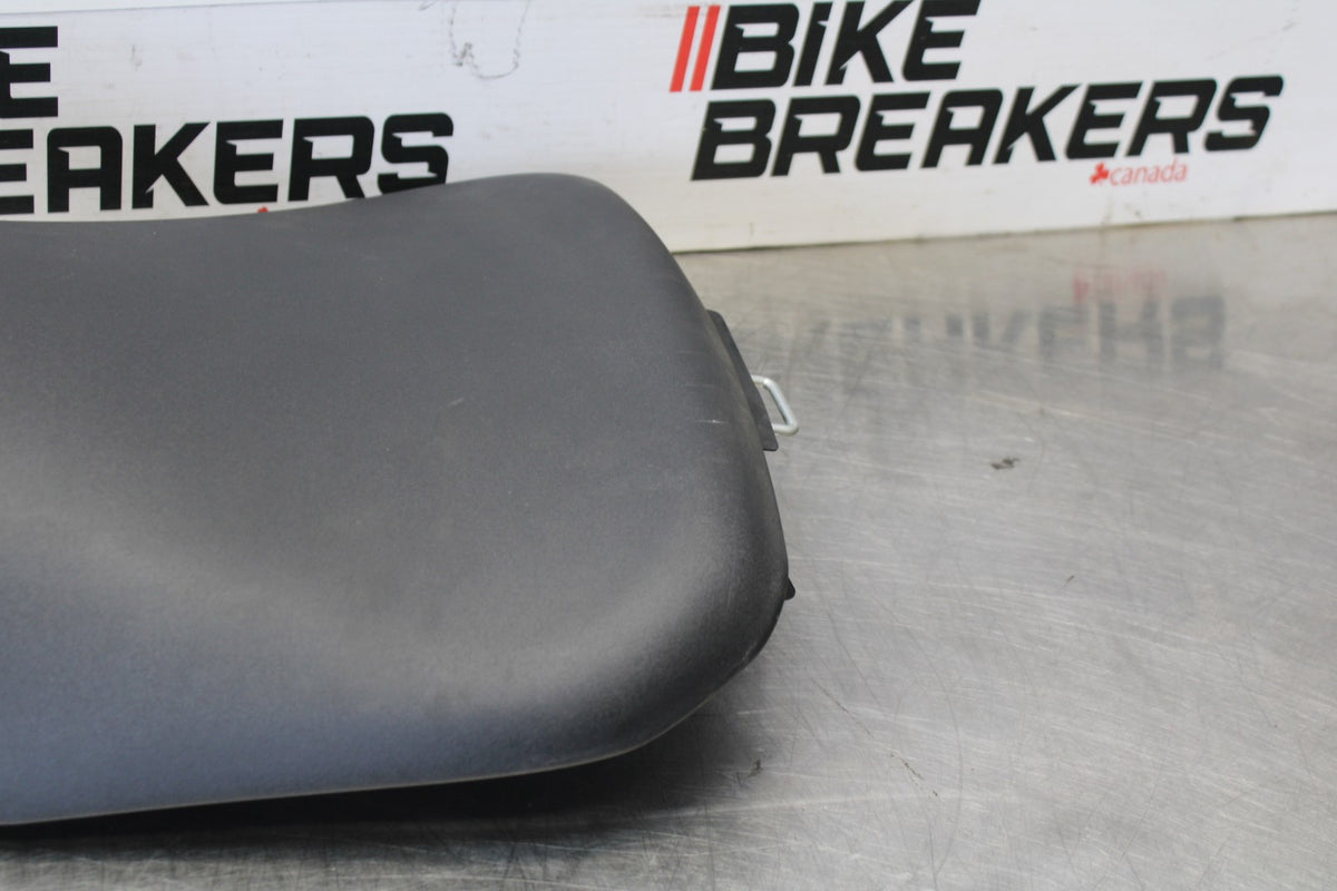 15-17 YAMAHA FJ09 FRONT DRIVERS SEAT PAD SADDLE PILLION BB906