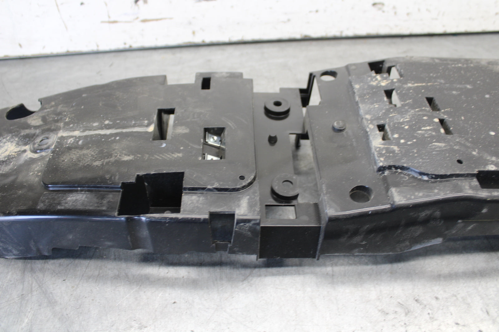 08-16 YAMAHA YZF R6 REAR BACK TAIL UNDERTAIL BATTERY TRAY PLASTIC OEM BB665