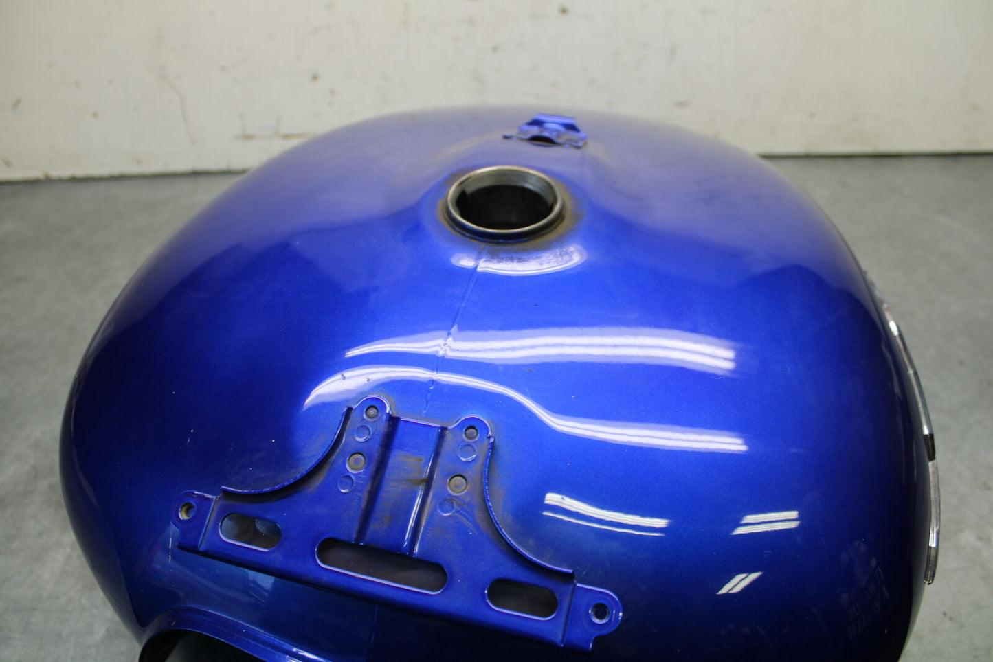 05-06 SUZUKI BOULEVARD M50 GAS TANK FUEL PETROL RESERVOIR BB671