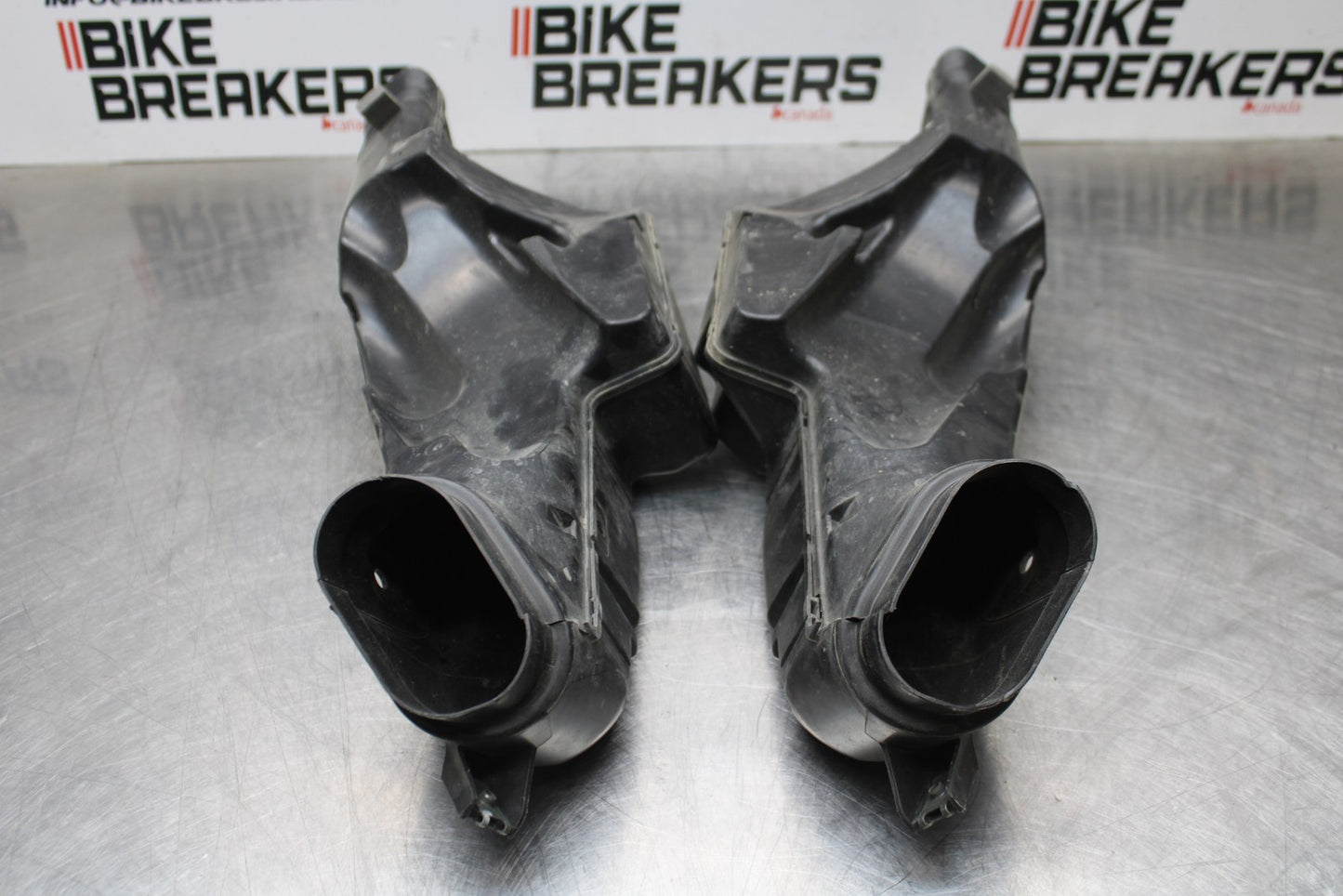 06-07 SUZUKI GSXR 600 RIGHT LEFT AIR INTAKE DUCTS BB178