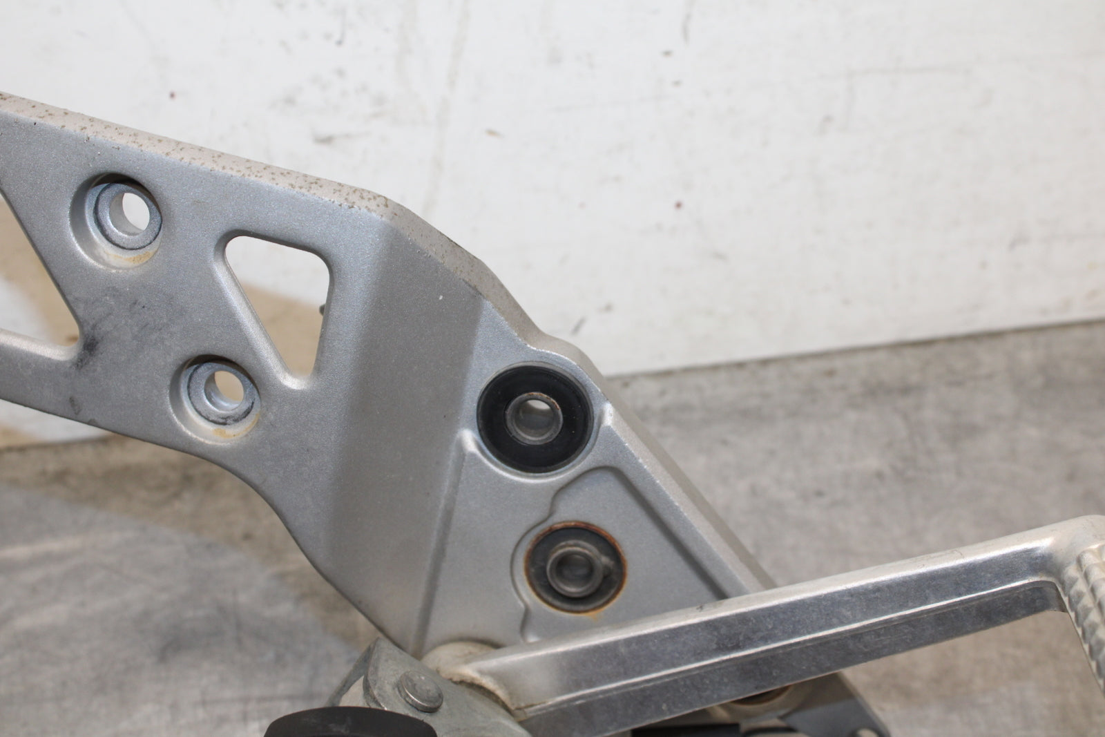13-16 SUZUKI BANDIT 1250S ABS RIGHT REARSET DRIVER FOOT PEG REST STOP BB134